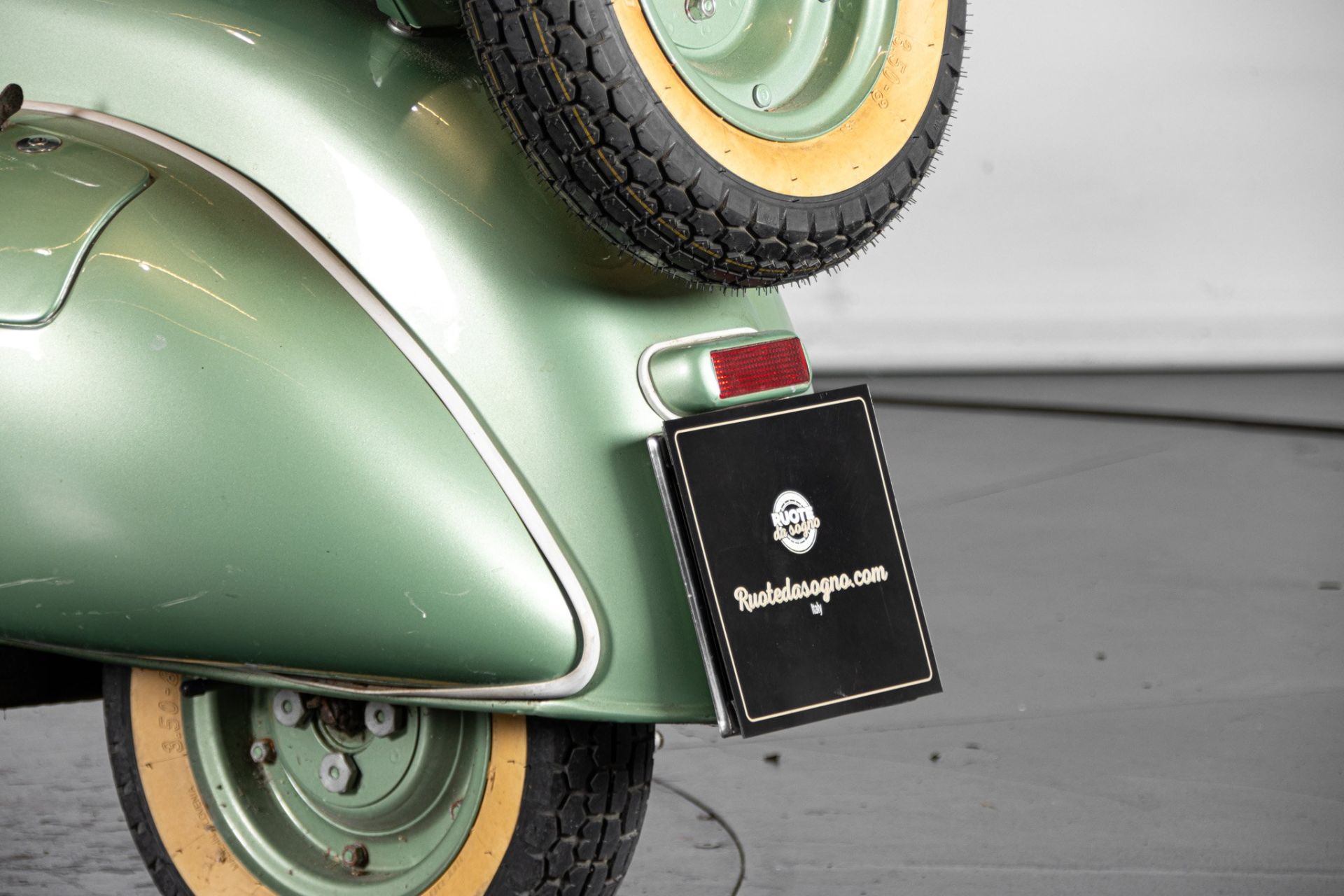 1951 PIAGGIO VESPA V31T "FARO BASSO"