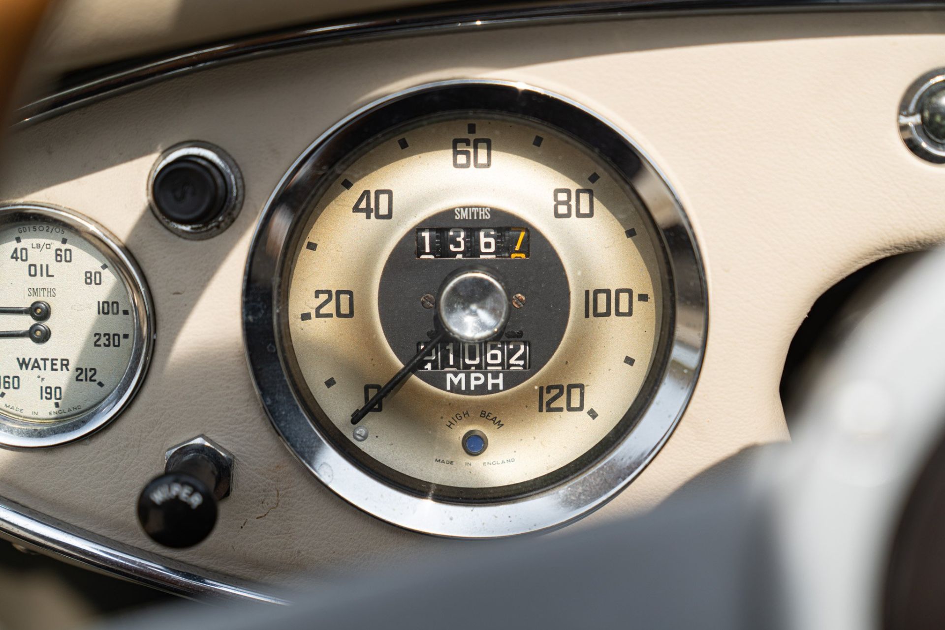 1957 AUSTIN HEALEY 100/6 BN4