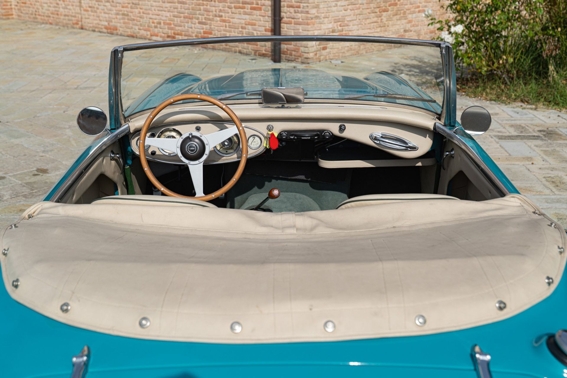 1957 AUSTIN HEALEY 100/6 BN4