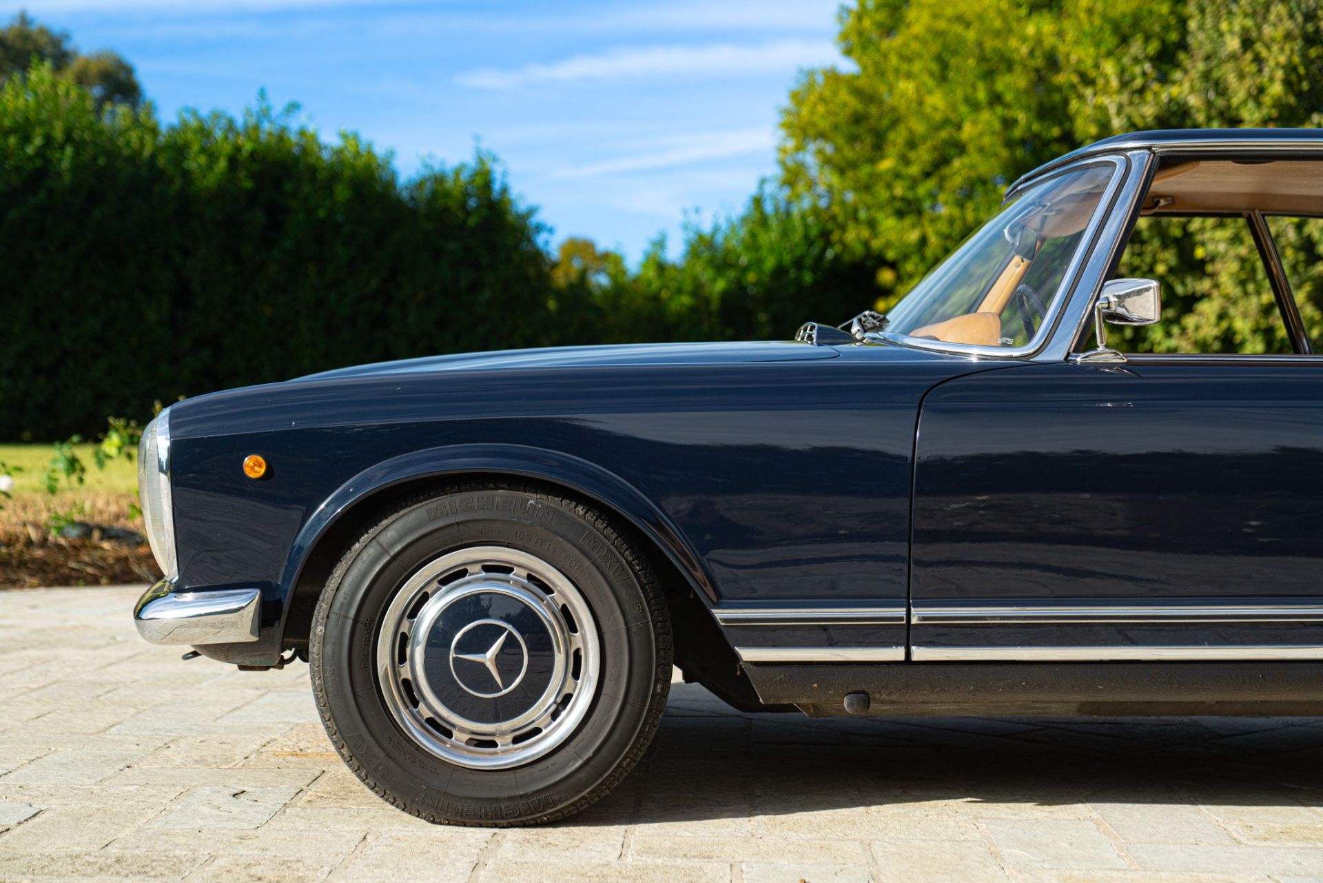 1969 MERCEDES-BENZ 280 SL
