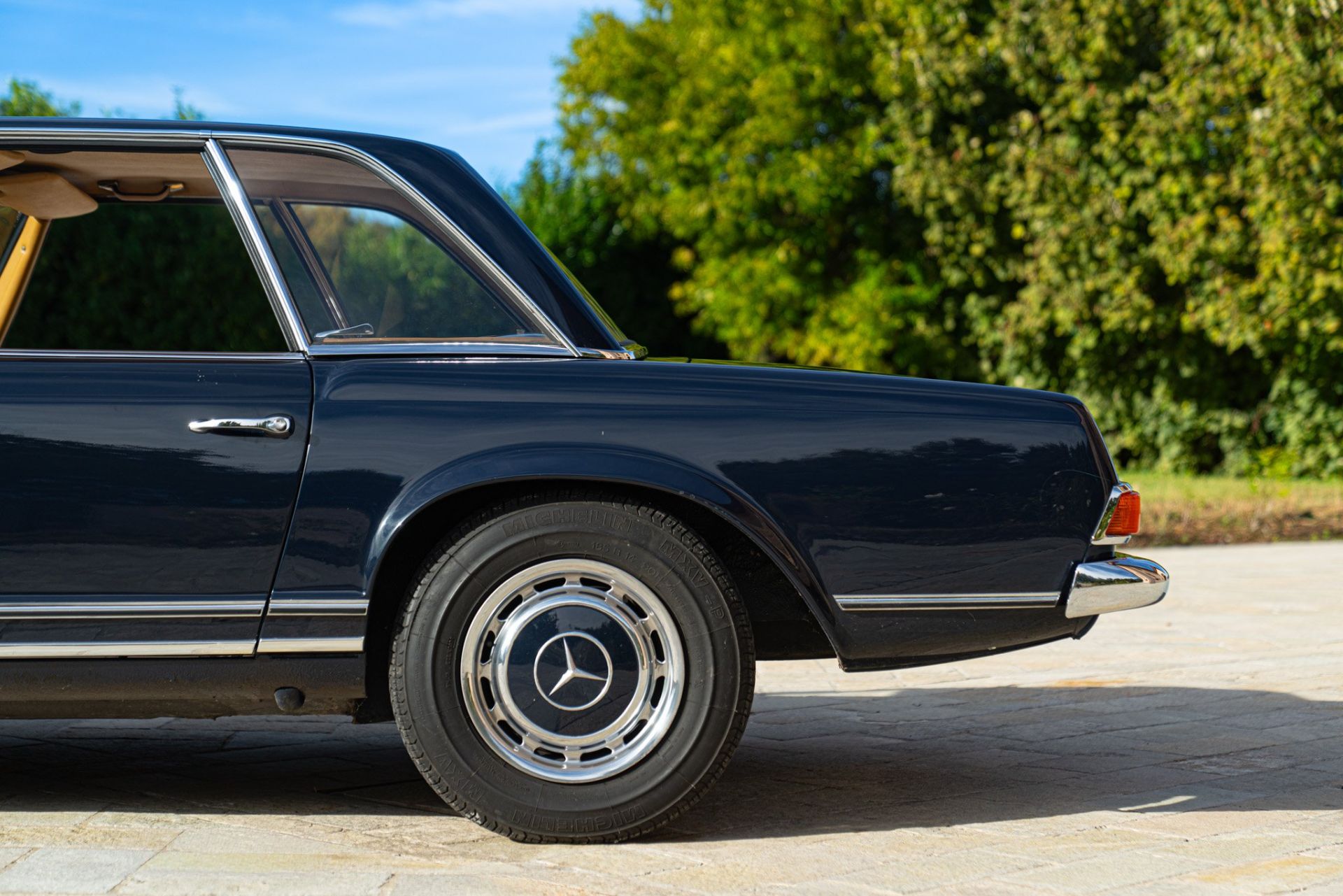 1969 MERCEDES-BENZ 280 SL
