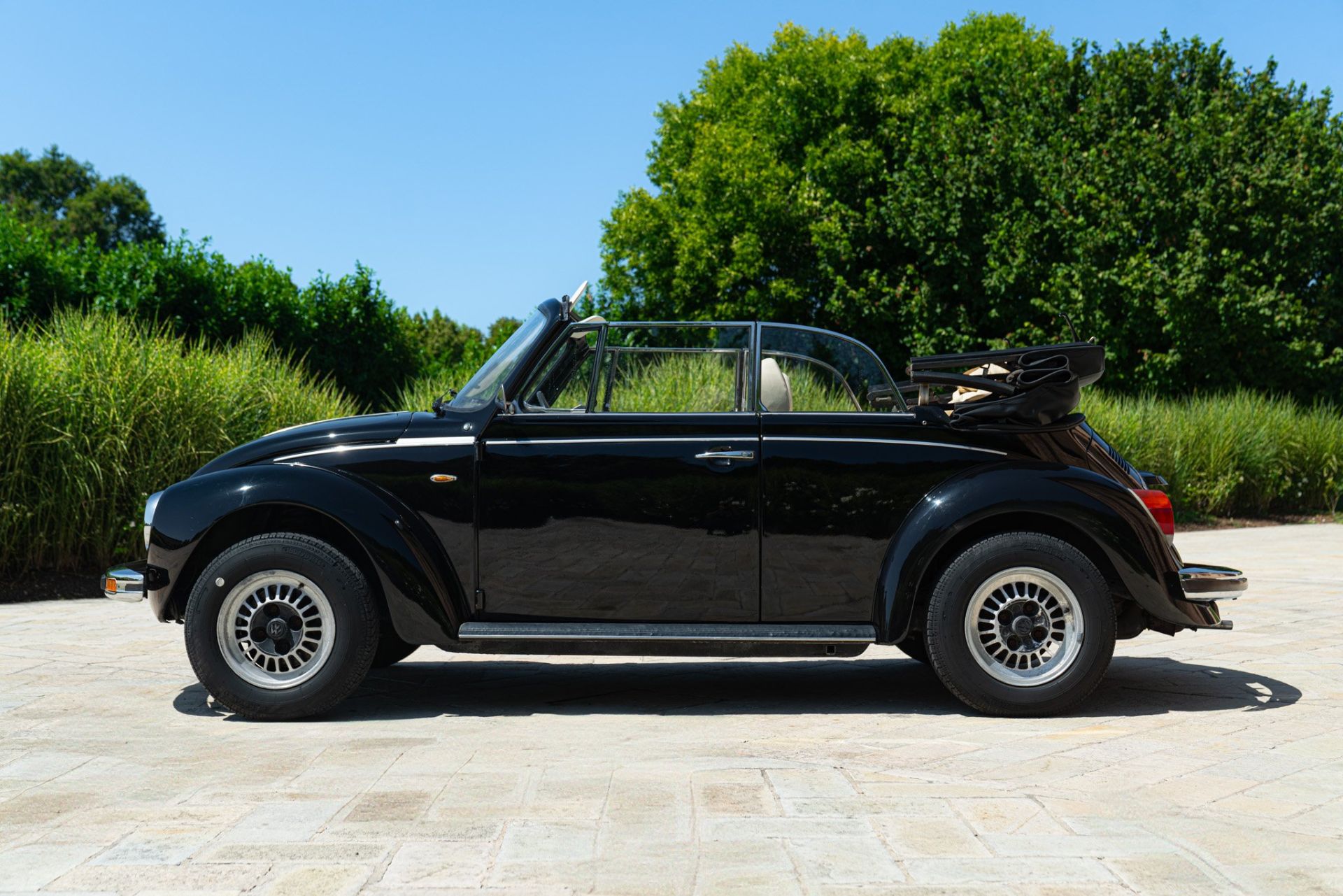 1975 VOLKSWAGEN MAGGIOLONE CABRIOLET 1303