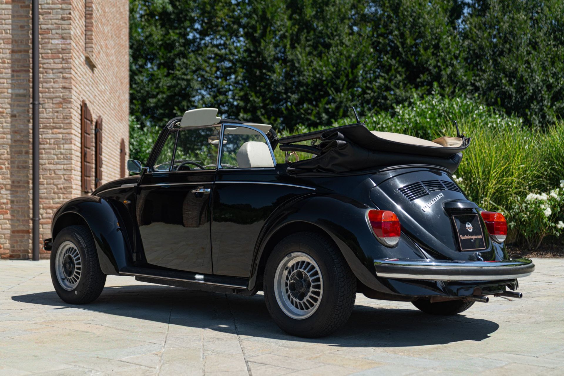 1975 VOLKSWAGEN MAGGIOLONE CABRIOLET 1303
