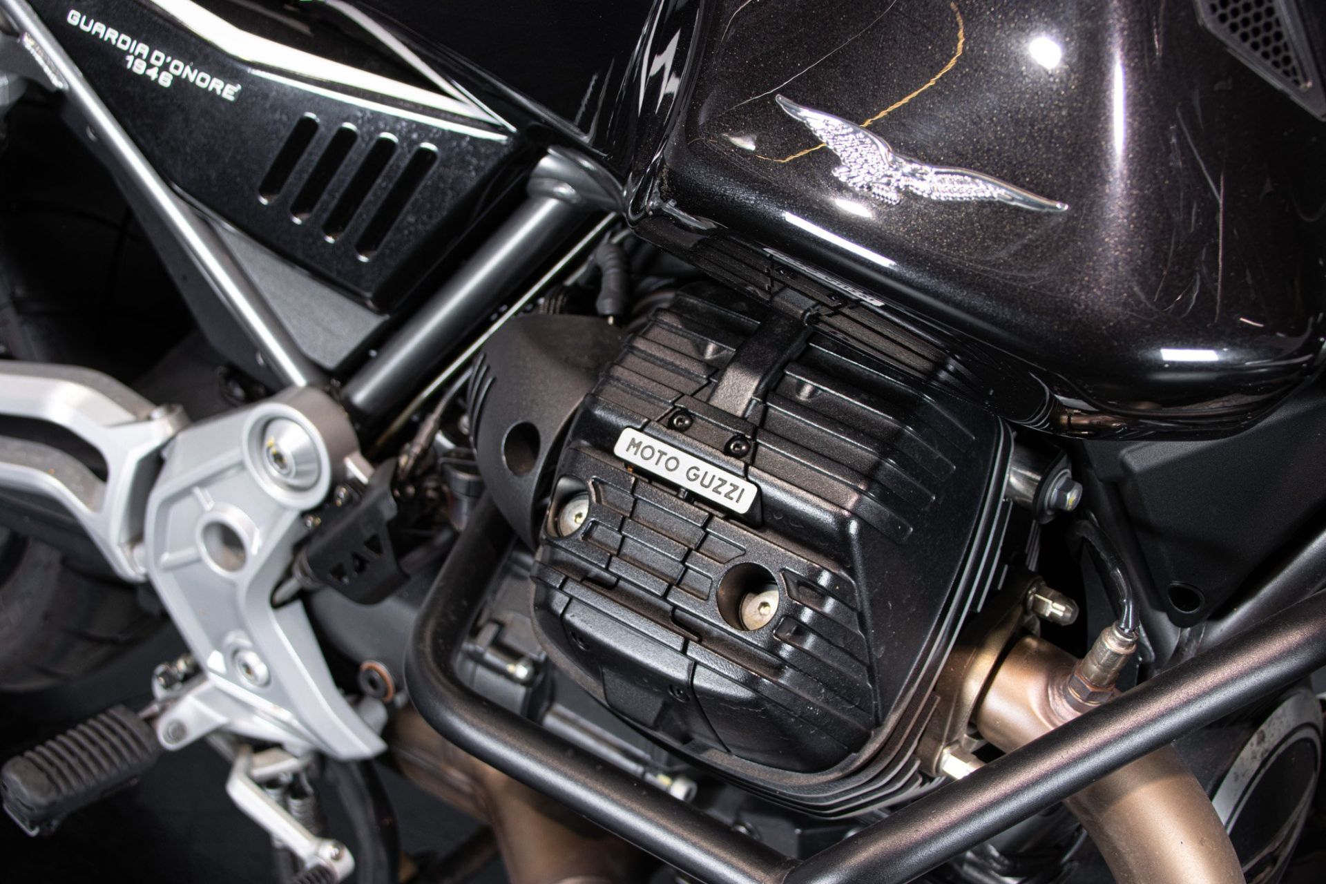 2022 MOTO GUZZI V85 TT GUARDIA D’ONORE 1946