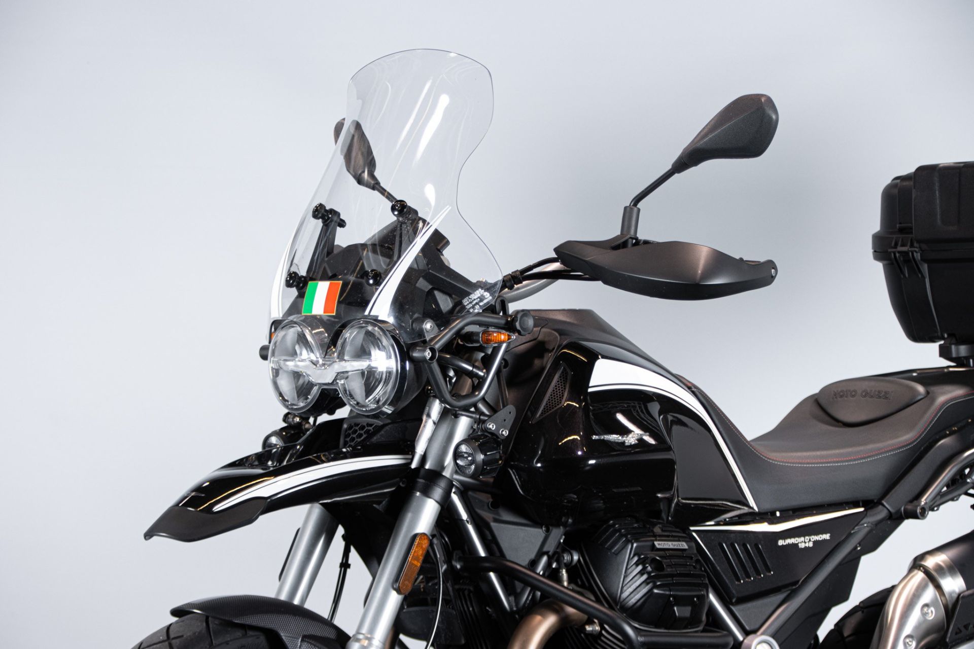 2022 MOTO GUZZI V85 TT GUARDIA D’ONORE 1946
