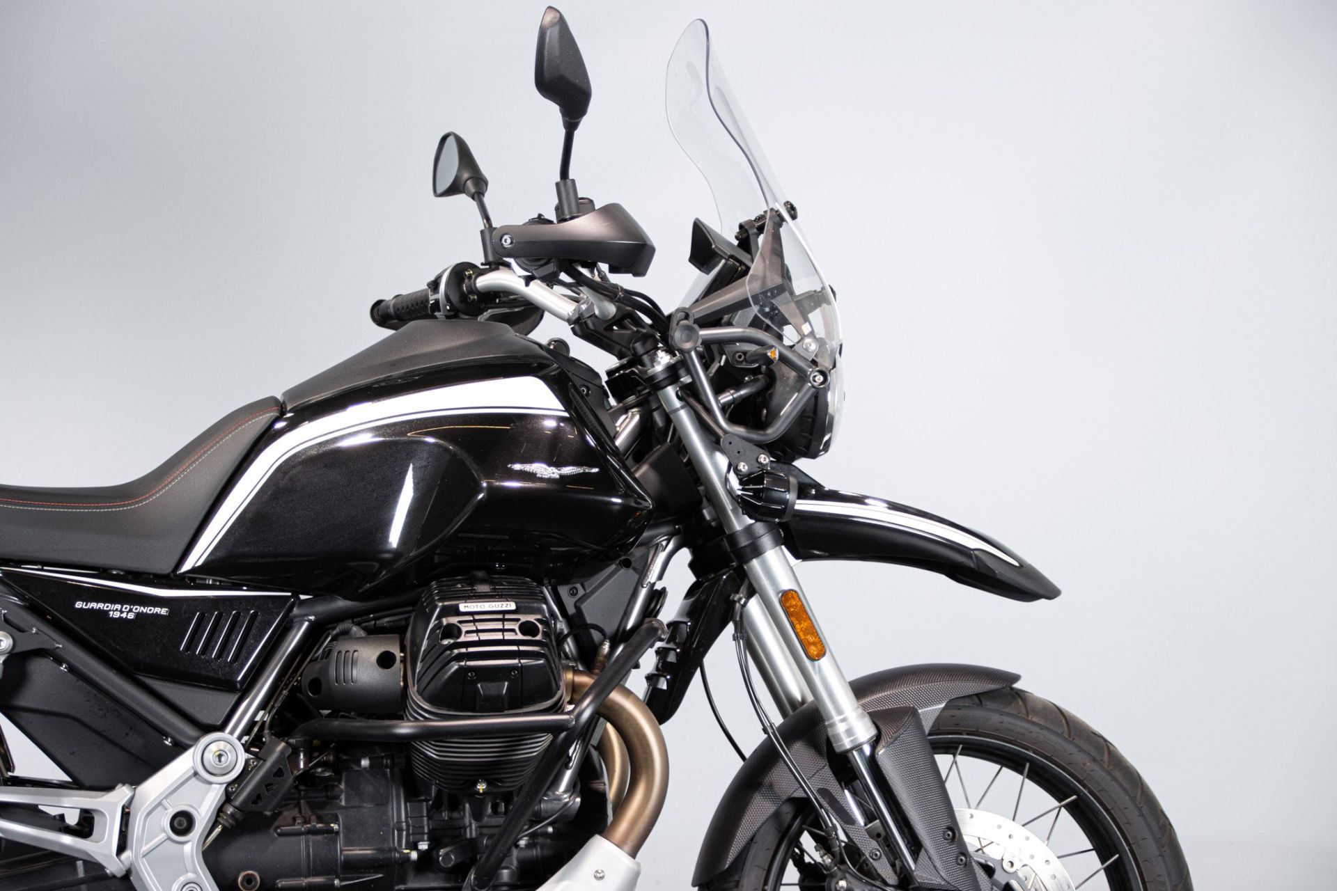 2022 MOTO GUZZI V85 TT GUARDIA D’ONORE 1946