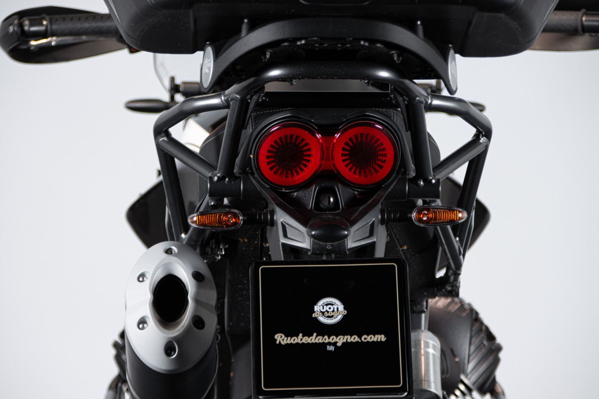 2022 MOTO GUZZI V85 TT GUARDIA D’ONORE 1946