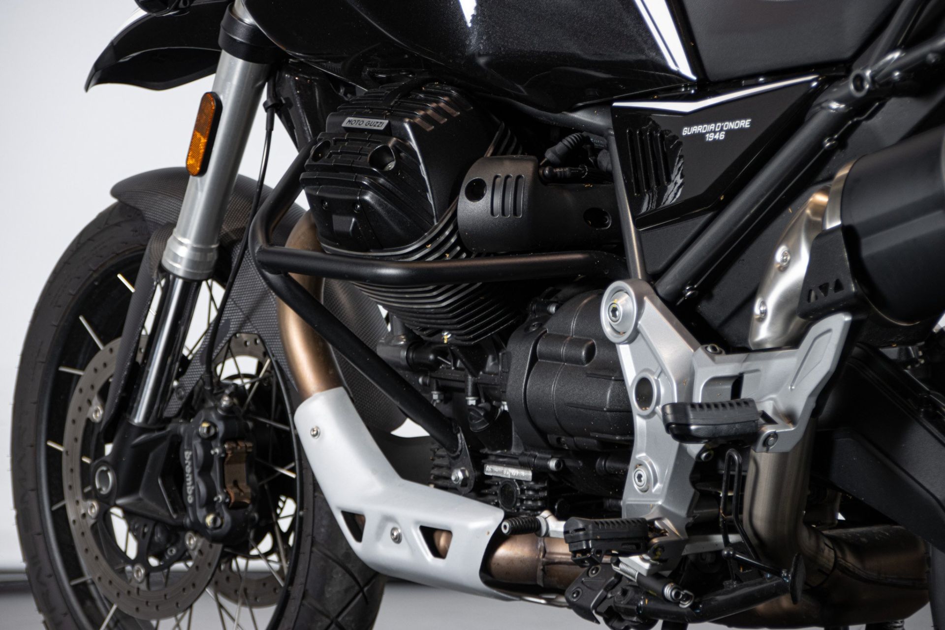 2022 MOTO GUZZI V85 TT GUARDIA D’ONORE 1946