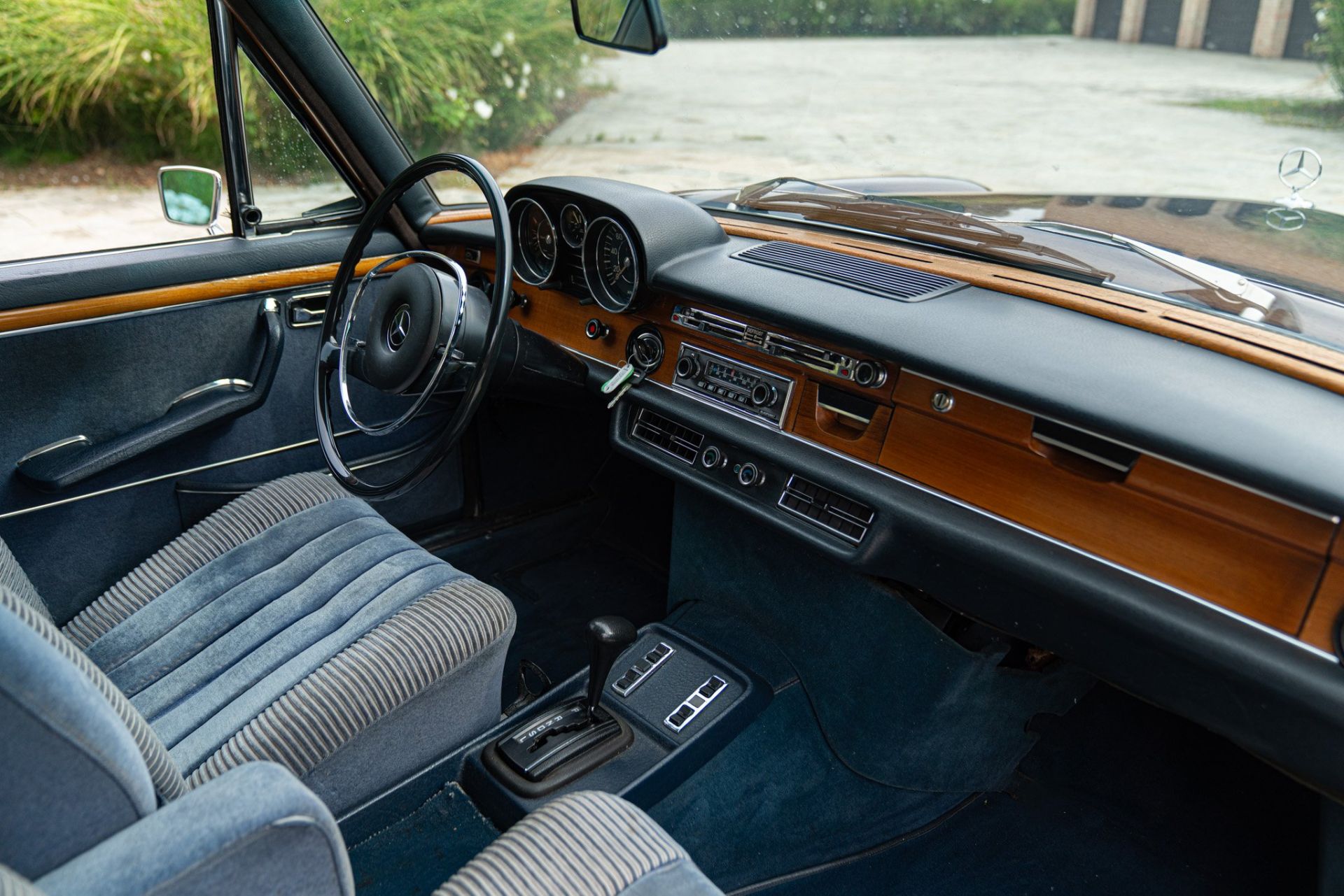 1973 MERCEDES -BENZ 300 SEL 3.5