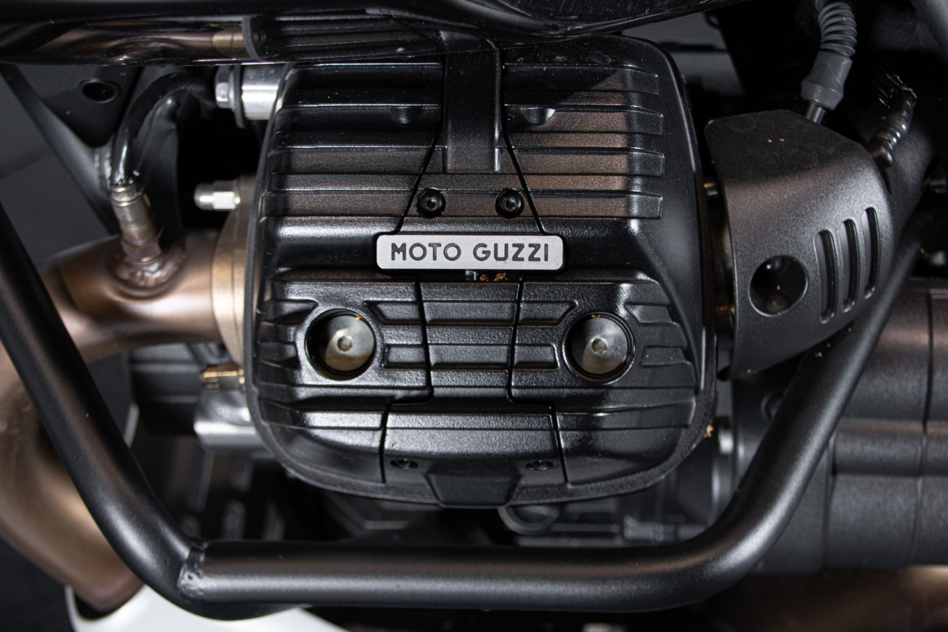 2022 MOTO GUZZI V85 TT GUARDIA D’ONORE 1946