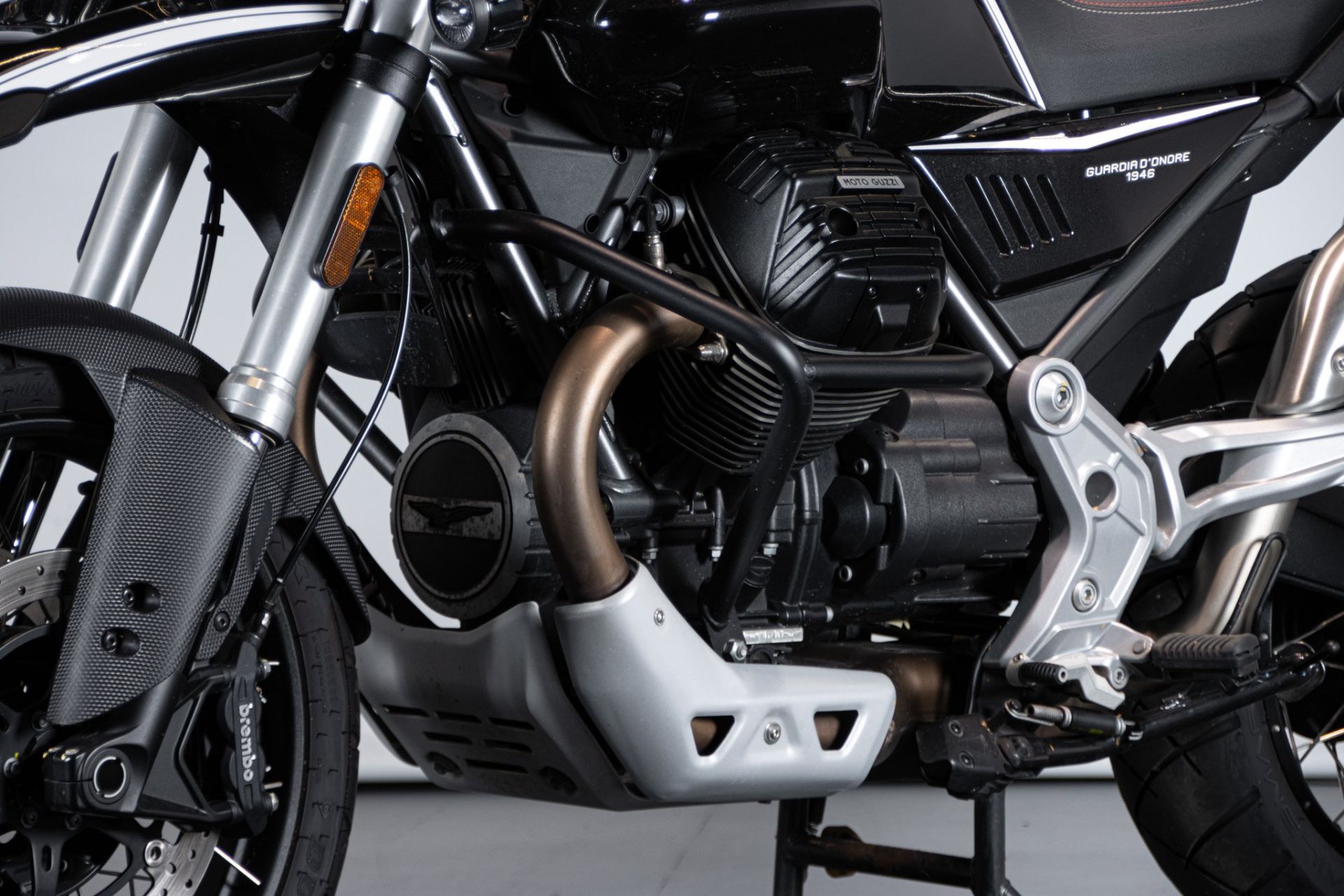 2022 MOTO GUZZI V85 TT GUARDIA D’ONORE 1946