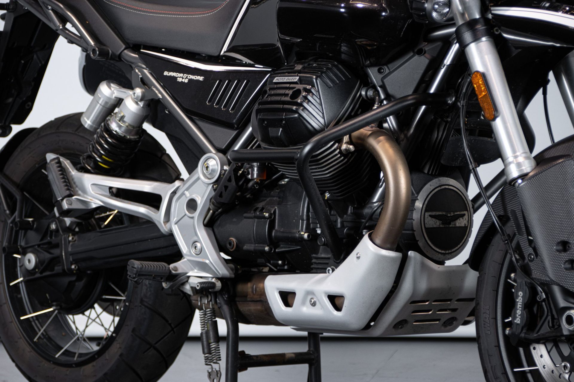 2022 MOTO GUZZI V85 TT GUARDIA D’ONORE 1946