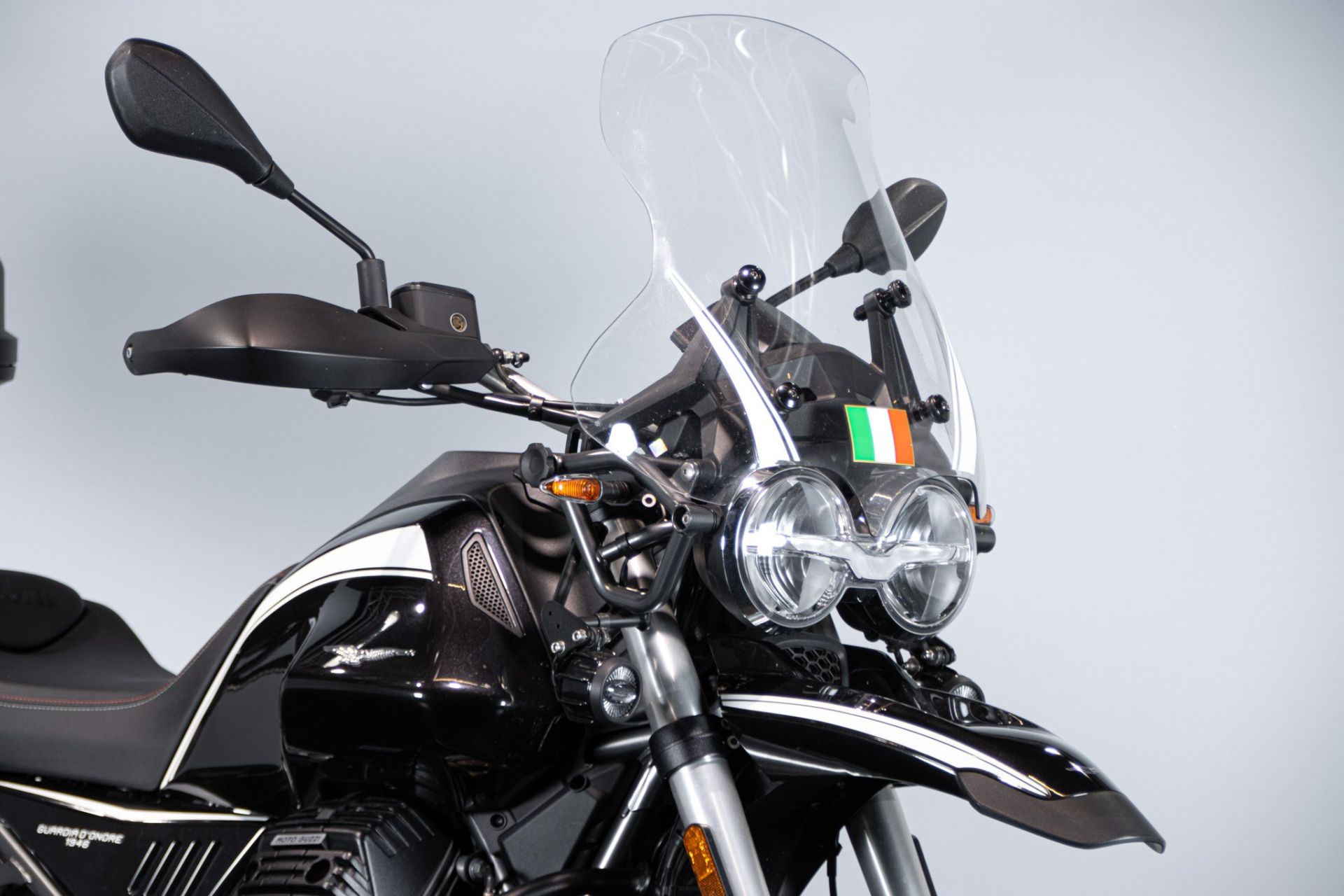 2022 MOTO GUZZI V85 TT GUARDIA D’ONORE 1946