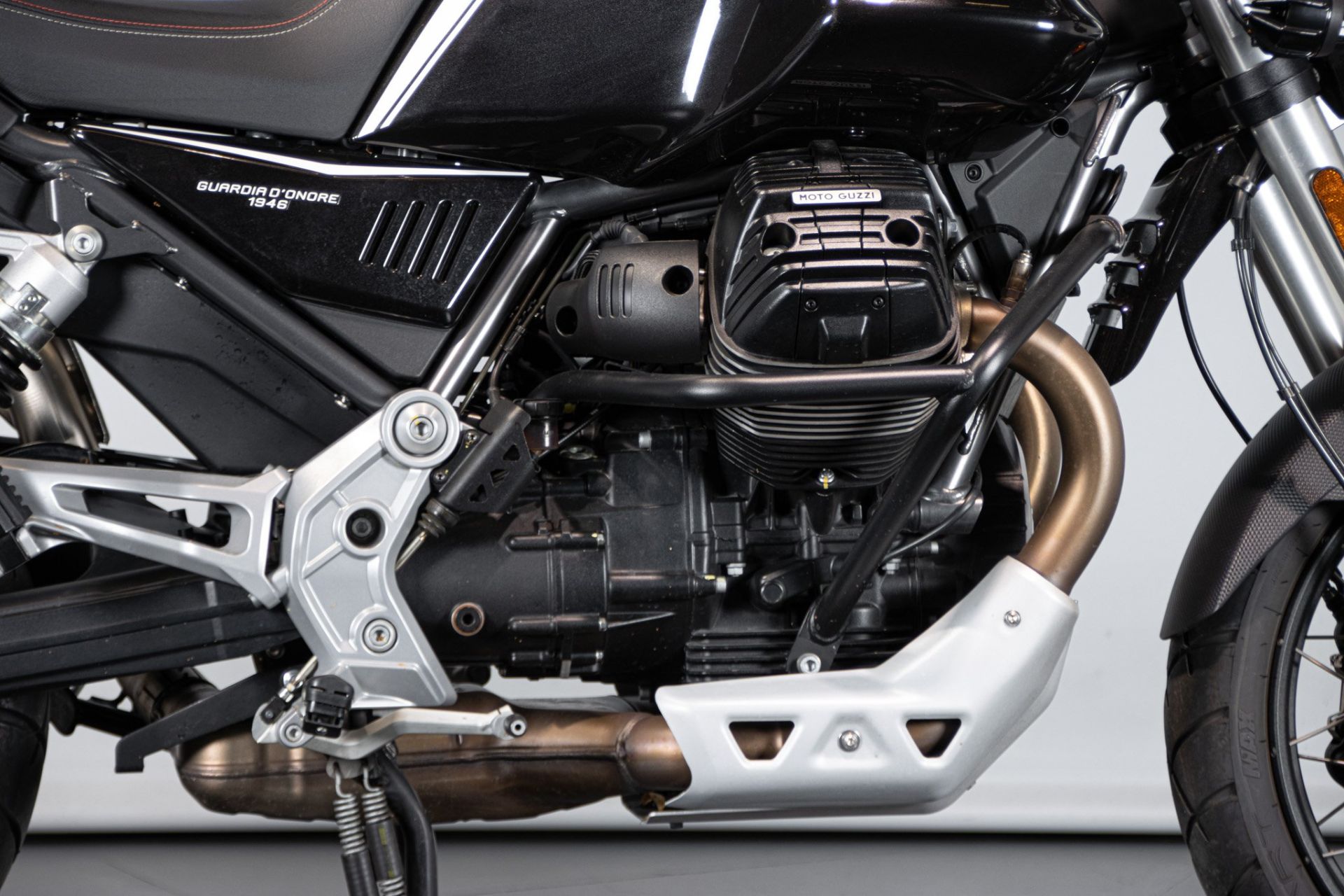 2022 MOTO GUZZI V85 TT GUARDIA D’ONORE 1946