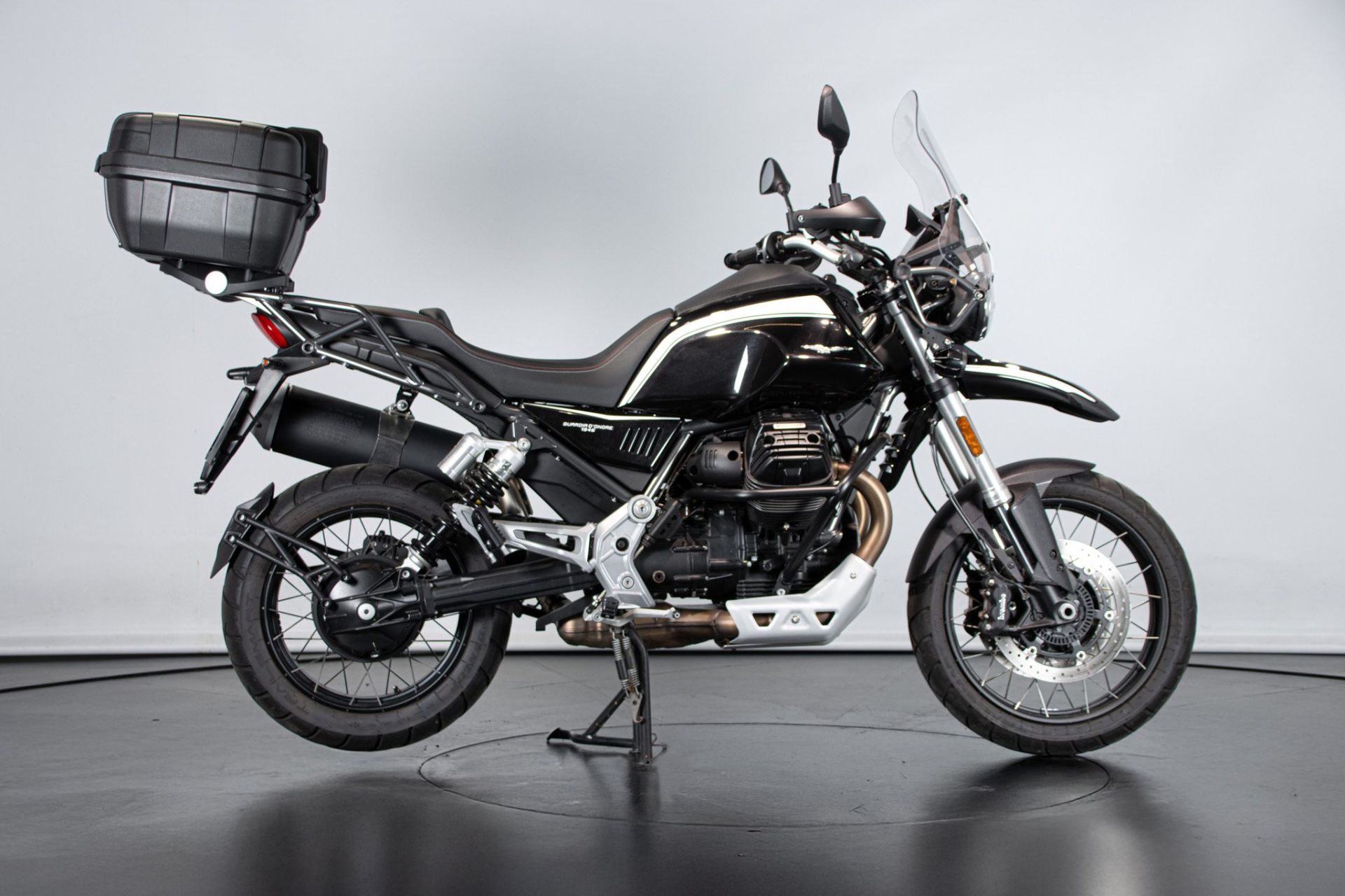 2022 MOTO GUZZI V85 TT GUARDIA D’ONORE 1946