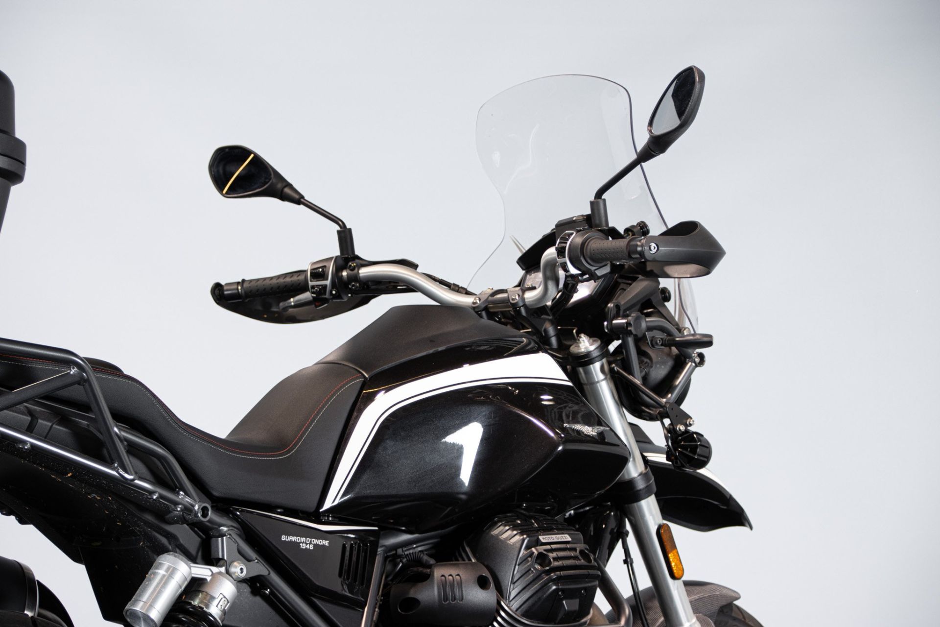 2022 MOTO GUZZI V85 TT GUARDIA D’ONORE 1946