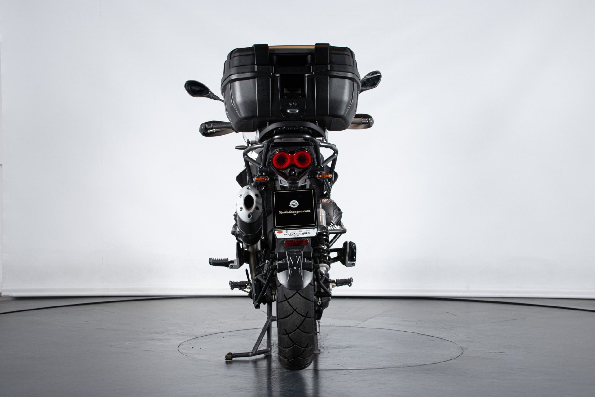2022 MOTO GUZZI V85 TT GUARDIA D’ONORE 1946