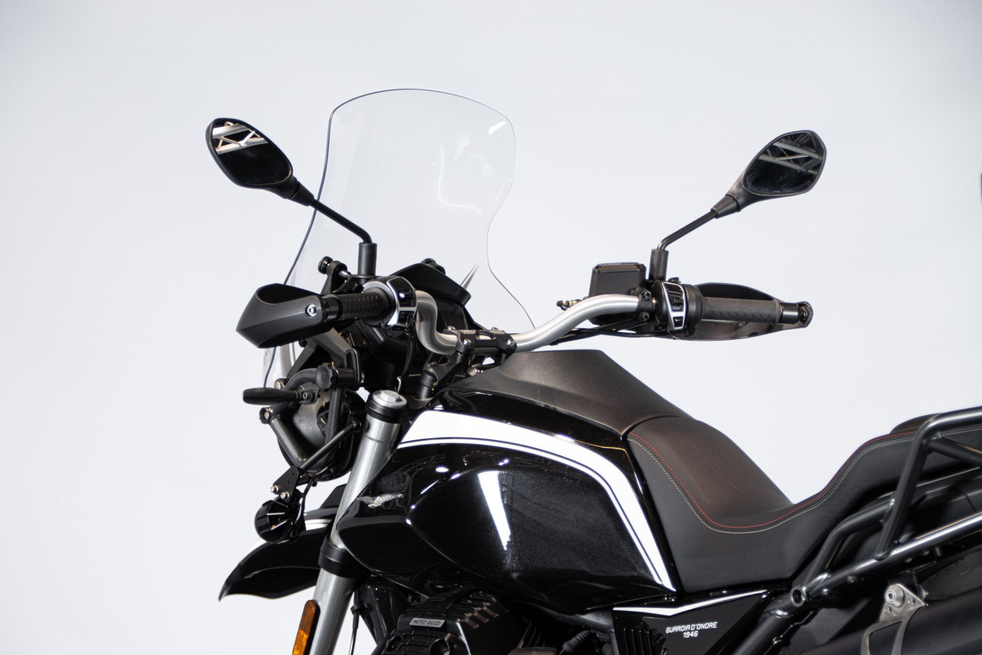 2022 MOTO GUZZI V85 TT GUARDIA D’ONORE 1946