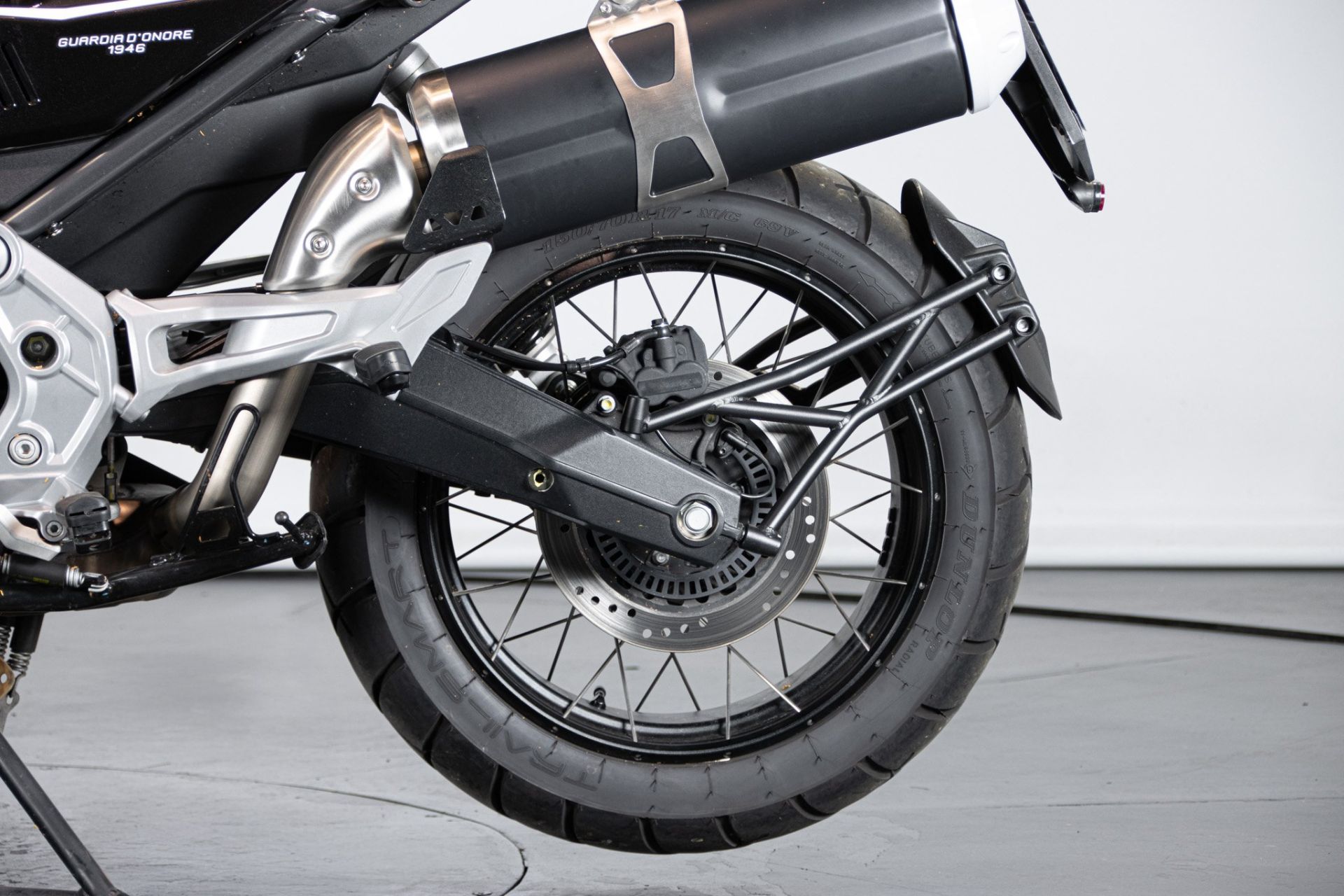 2022 MOTO GUZZI V85 TT GUARDIA D’ONORE 1946