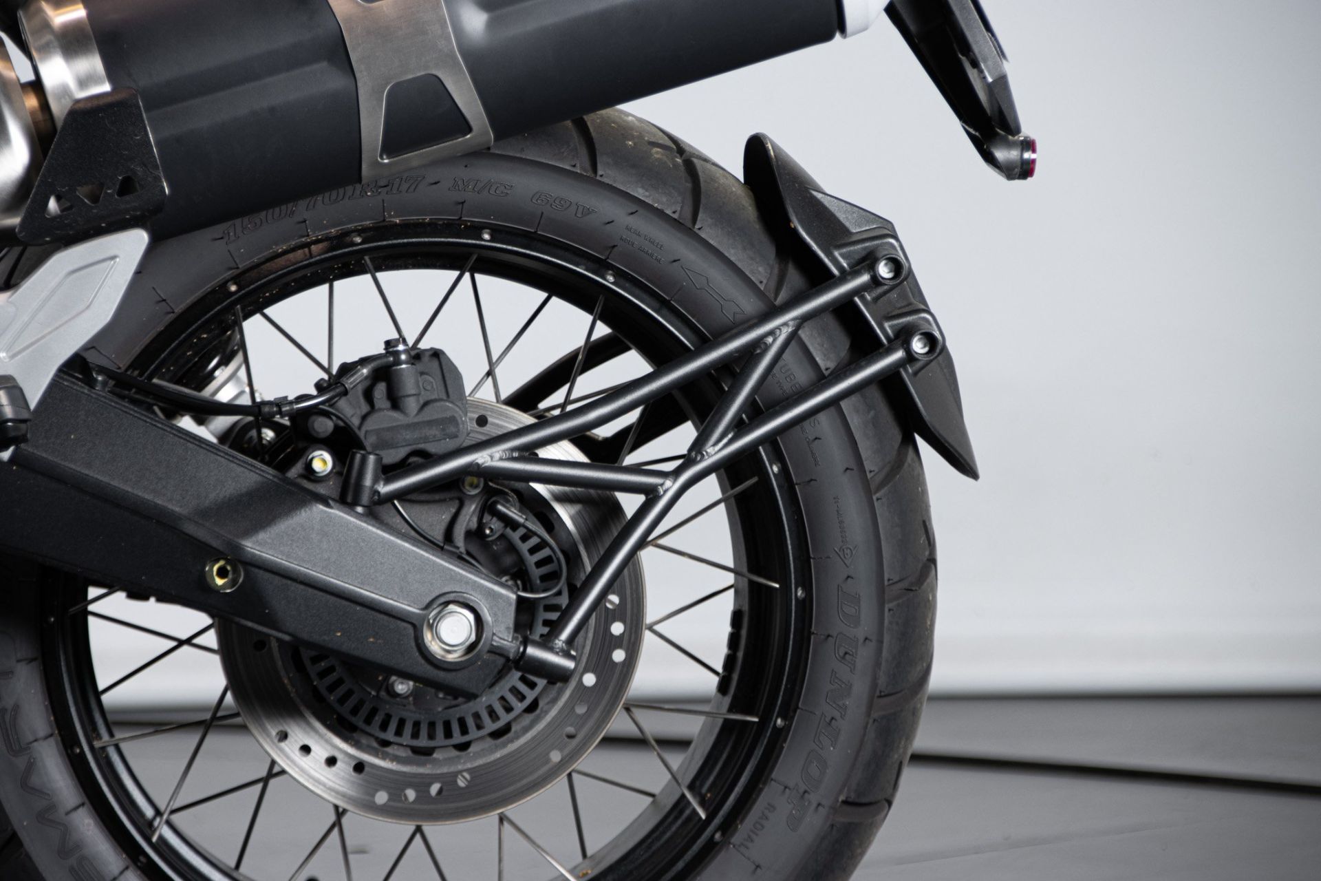 2022 MOTO GUZZI V85 TT GUARDIA D’ONORE 1946