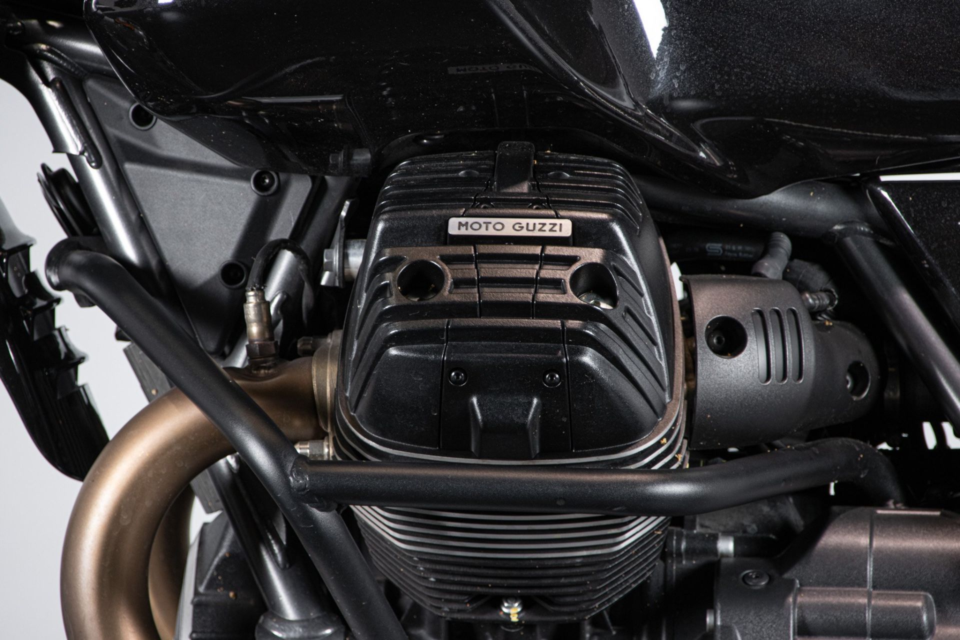 2022 MOTO GUZZI V85 TT GUARDIA D’ONORE 1946