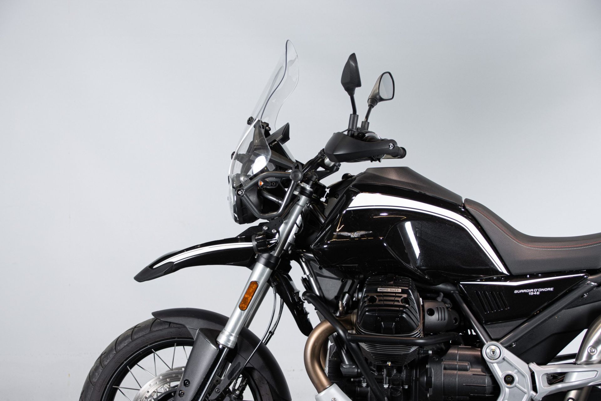 2022 MOTO GUZZI V85 TT GUARDIA D’ONORE 1946