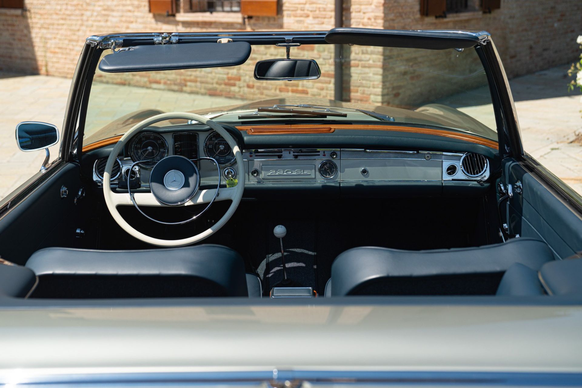 1965 MERCEDES-BENZ 230 SL