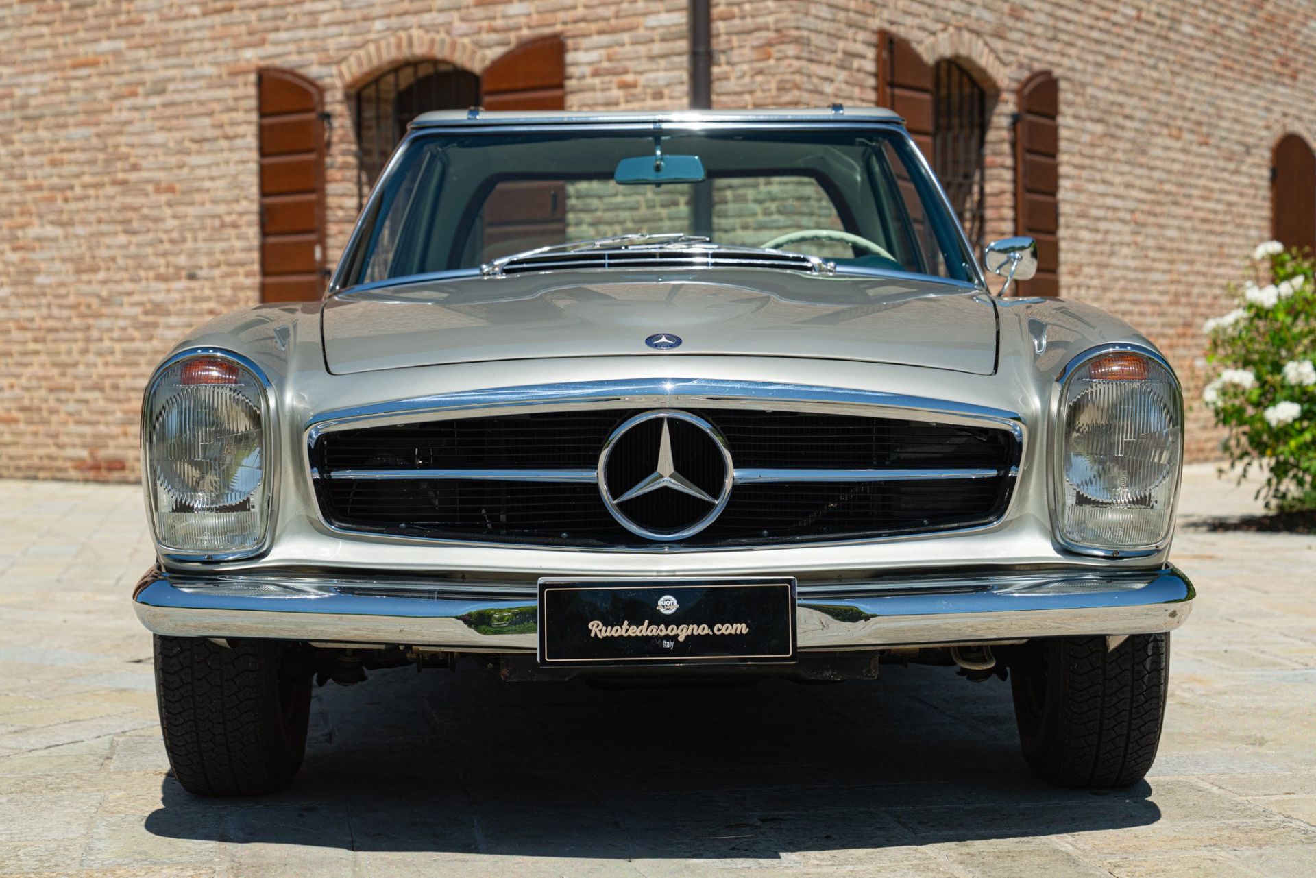 1965 MERCEDES-BENZ 230 SL