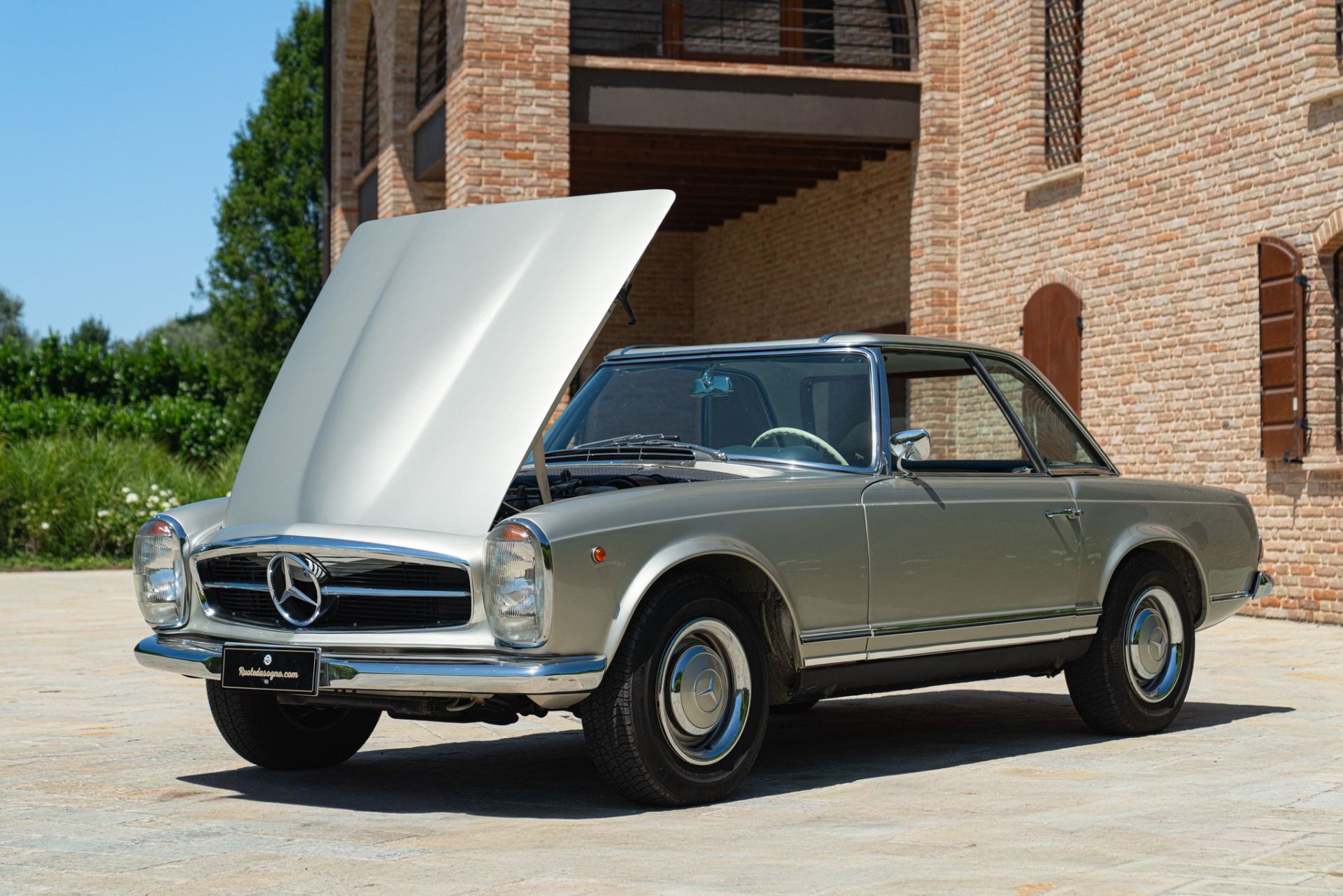 1965 MERCEDES-BENZ 230 SL