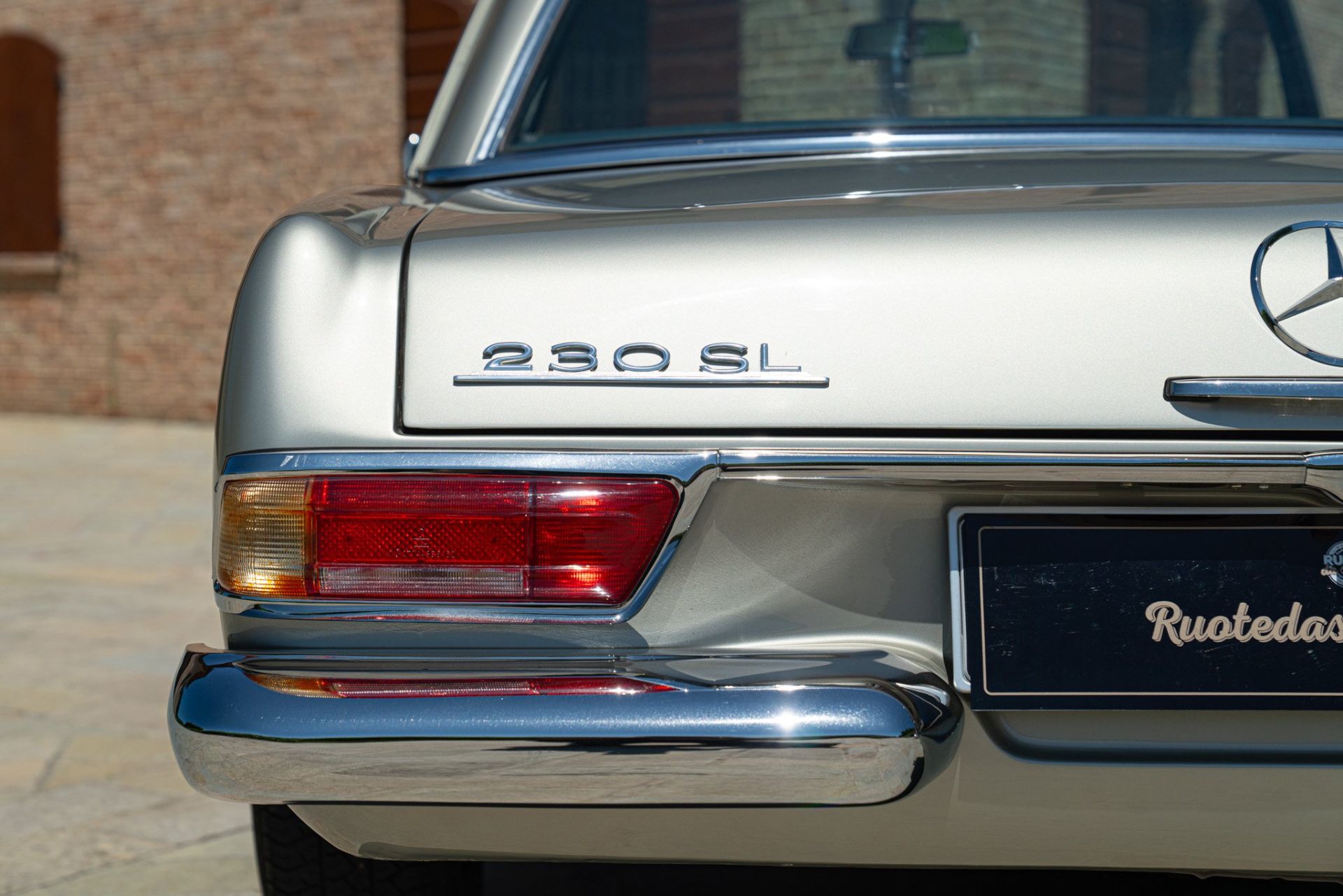 1965 MERCEDES-BENZ 230 SL