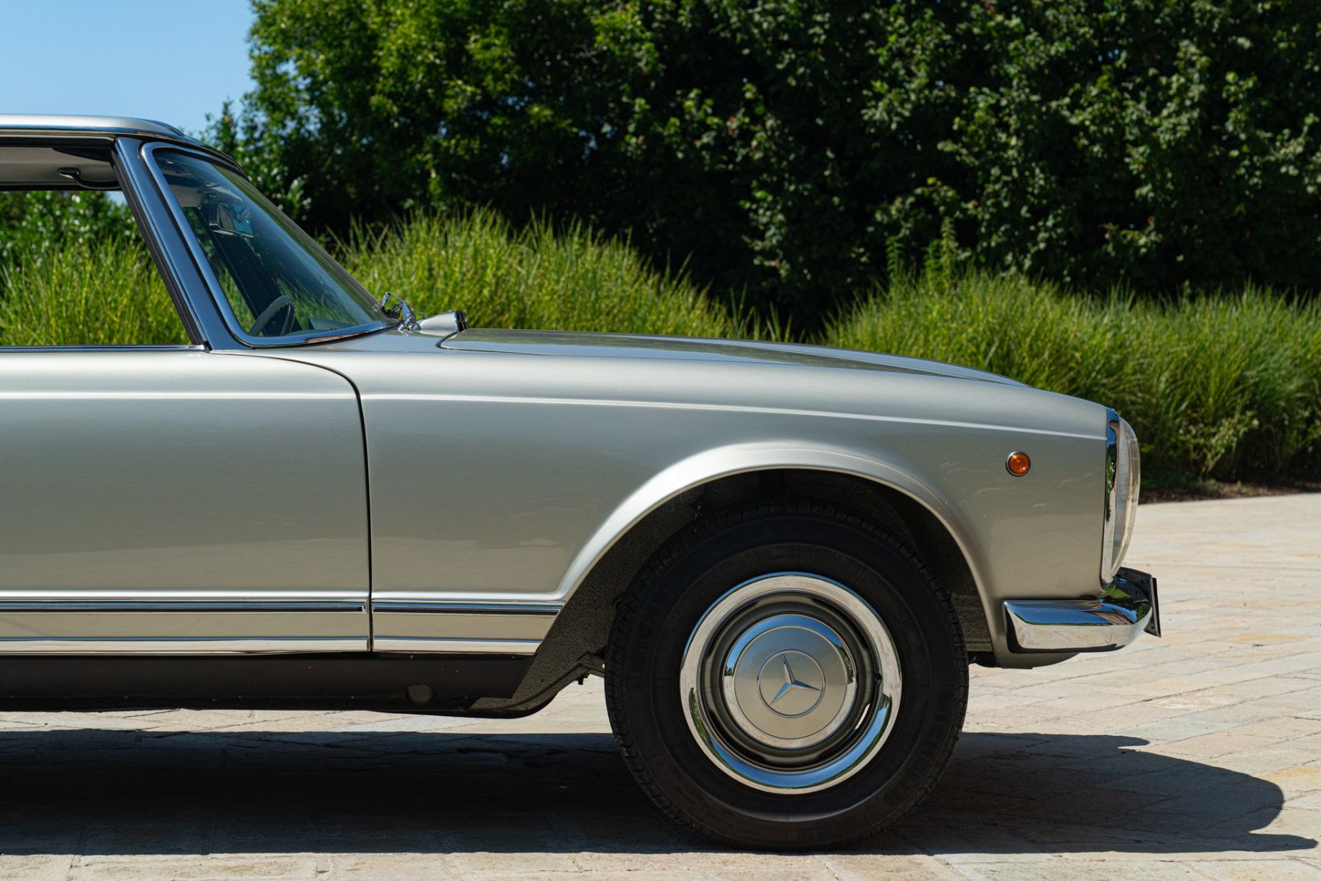 1965 MERCEDES-BENZ 230 SL