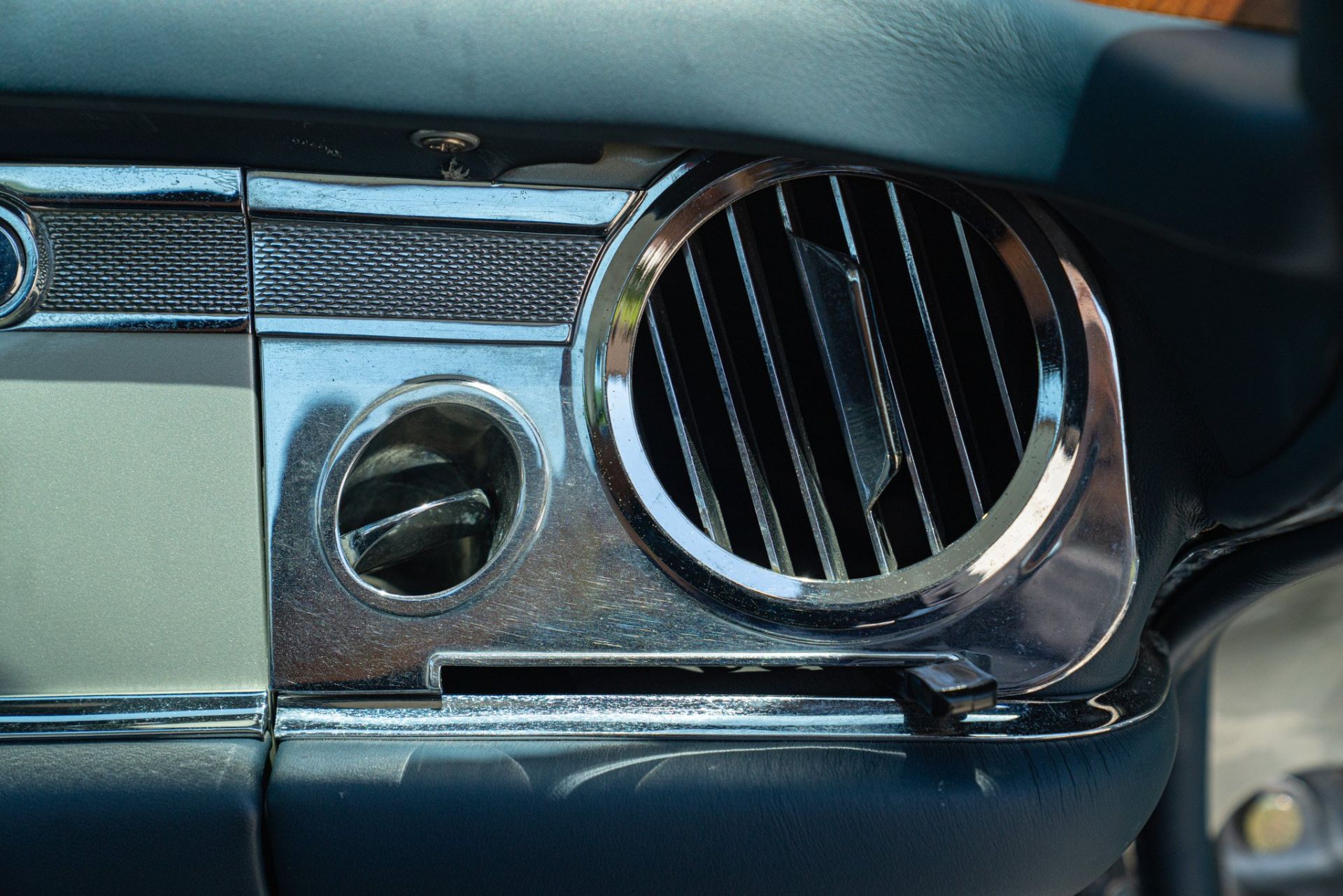 1965 MERCEDES-BENZ 230 SL