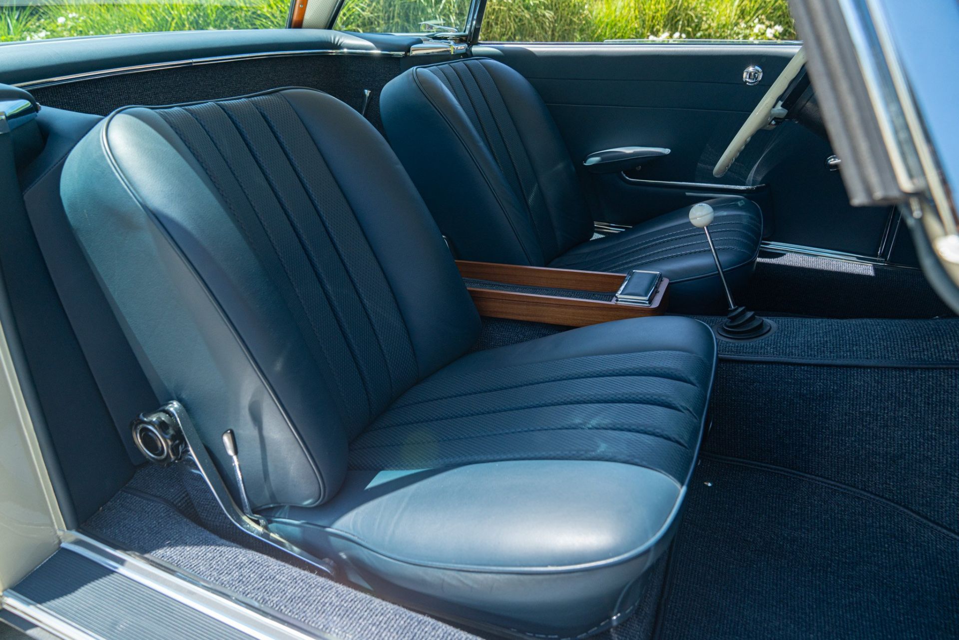 1965 MERCEDES-BENZ 230 SL