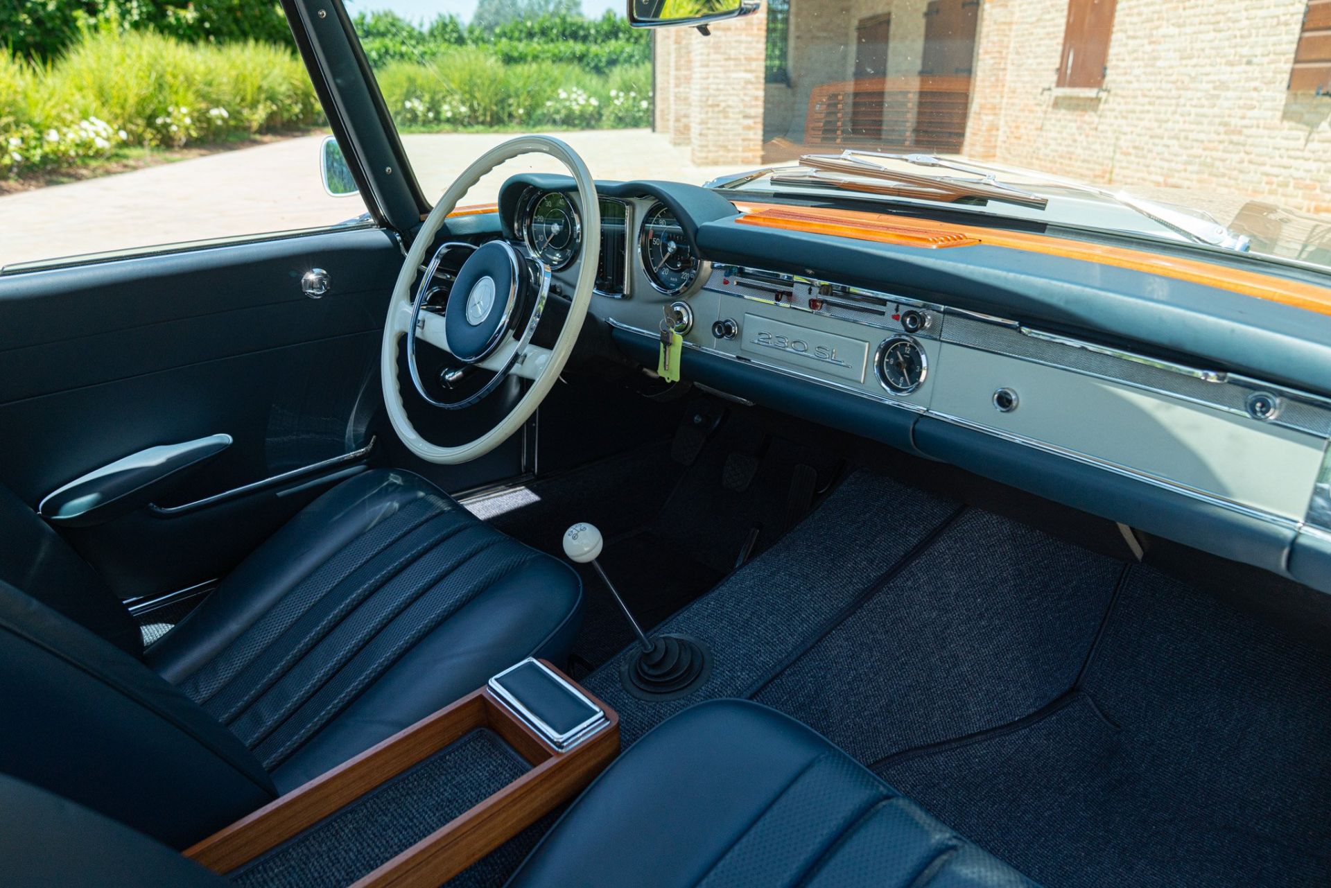1965 MERCEDES-BENZ 230 SL