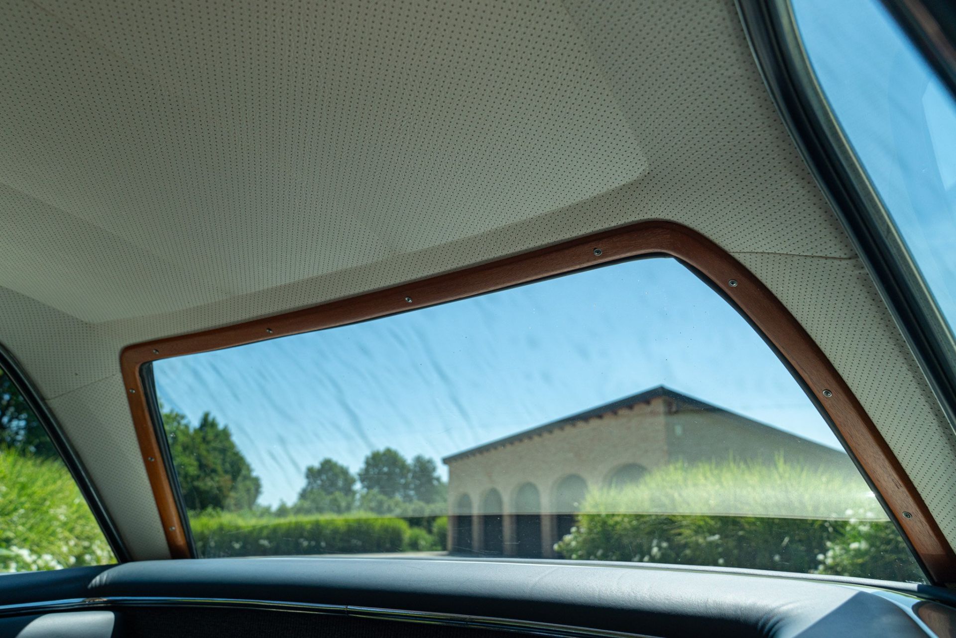 1965 MERCEDES-BENZ 230 SL