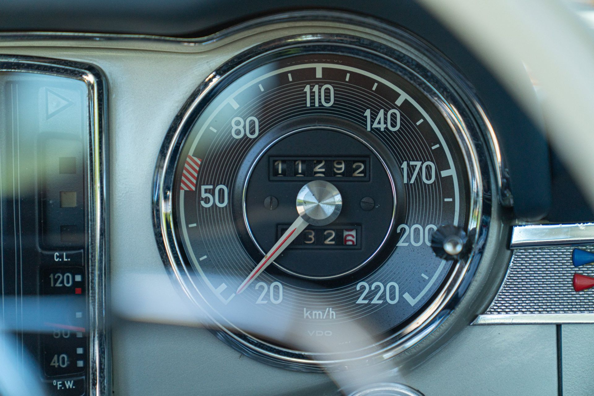 1965 MERCEDES-BENZ 230 SL
