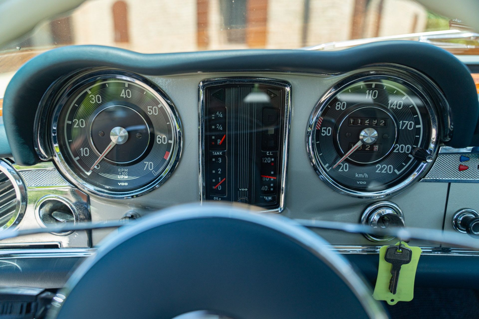1965 MERCEDES-BENZ 230 SL