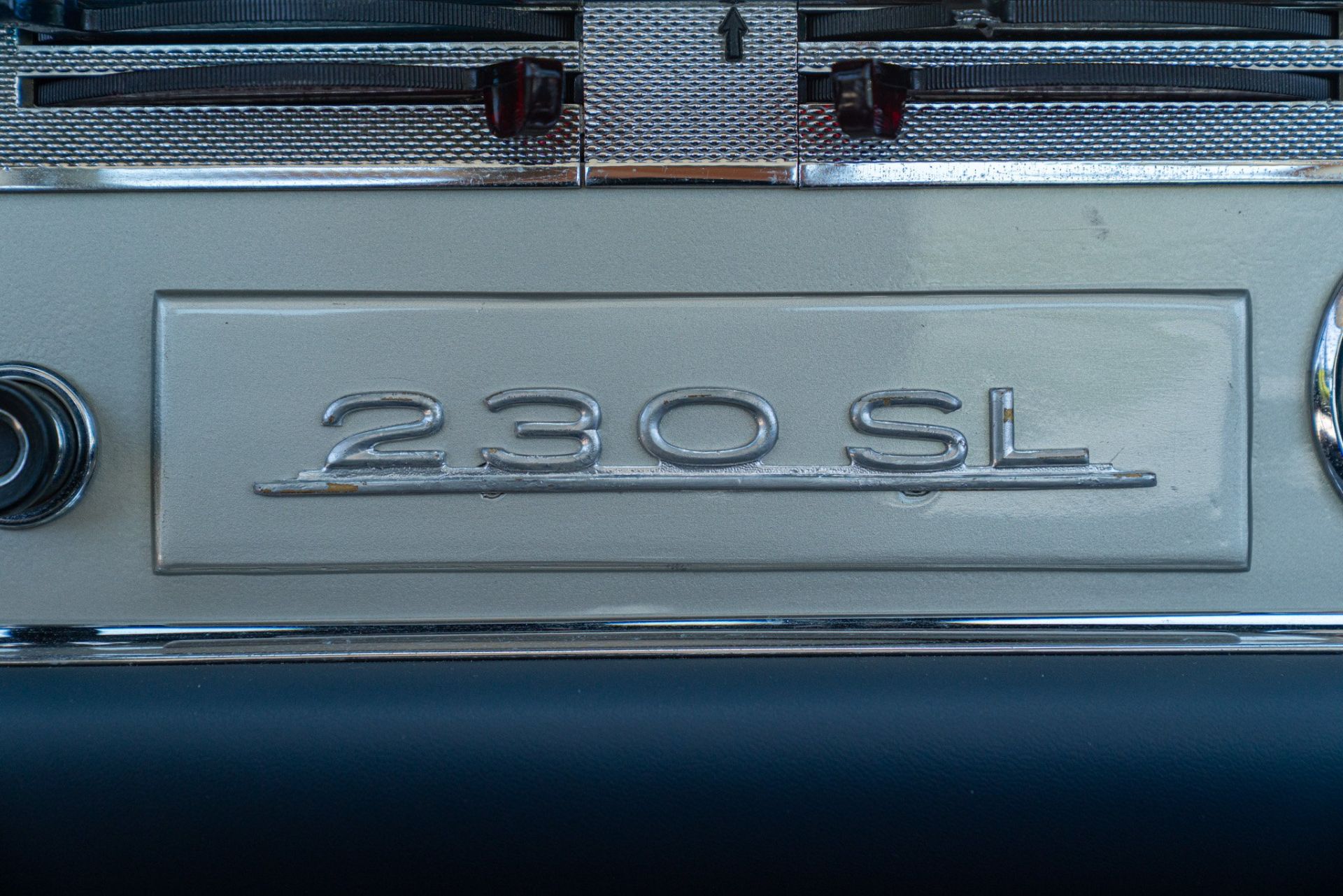 1965 MERCEDES-BENZ 230 SL
