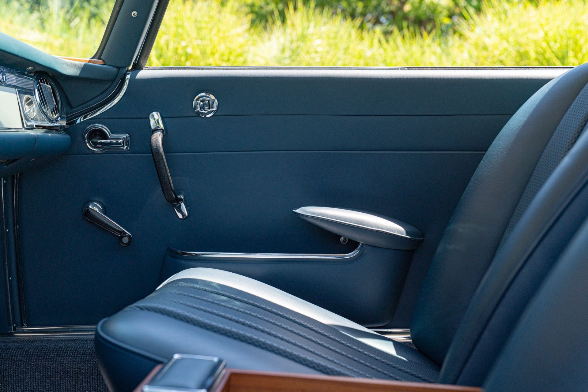 1965 MERCEDES-BENZ 230 SL