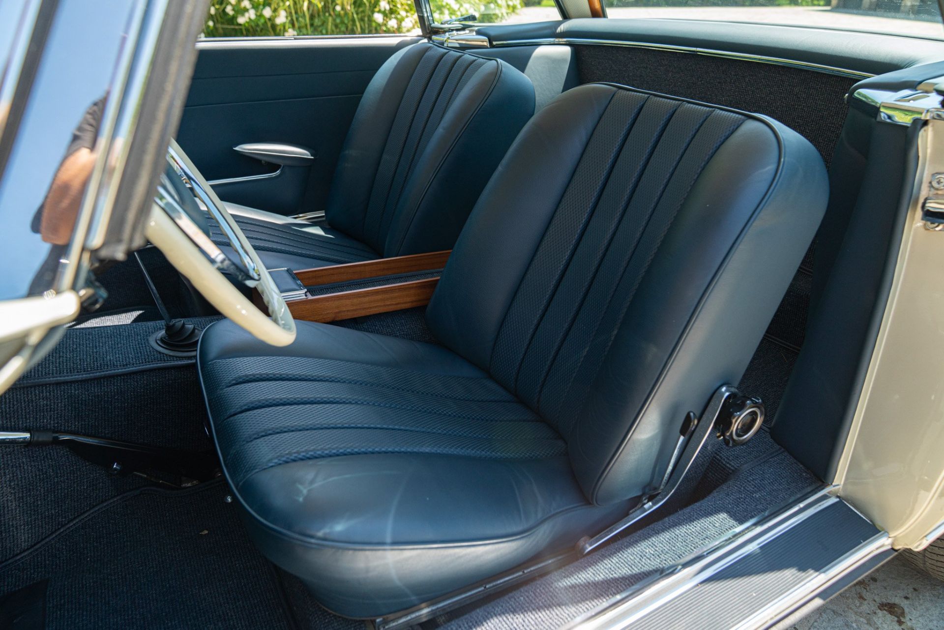 1965 MERCEDES-BENZ 230 SL