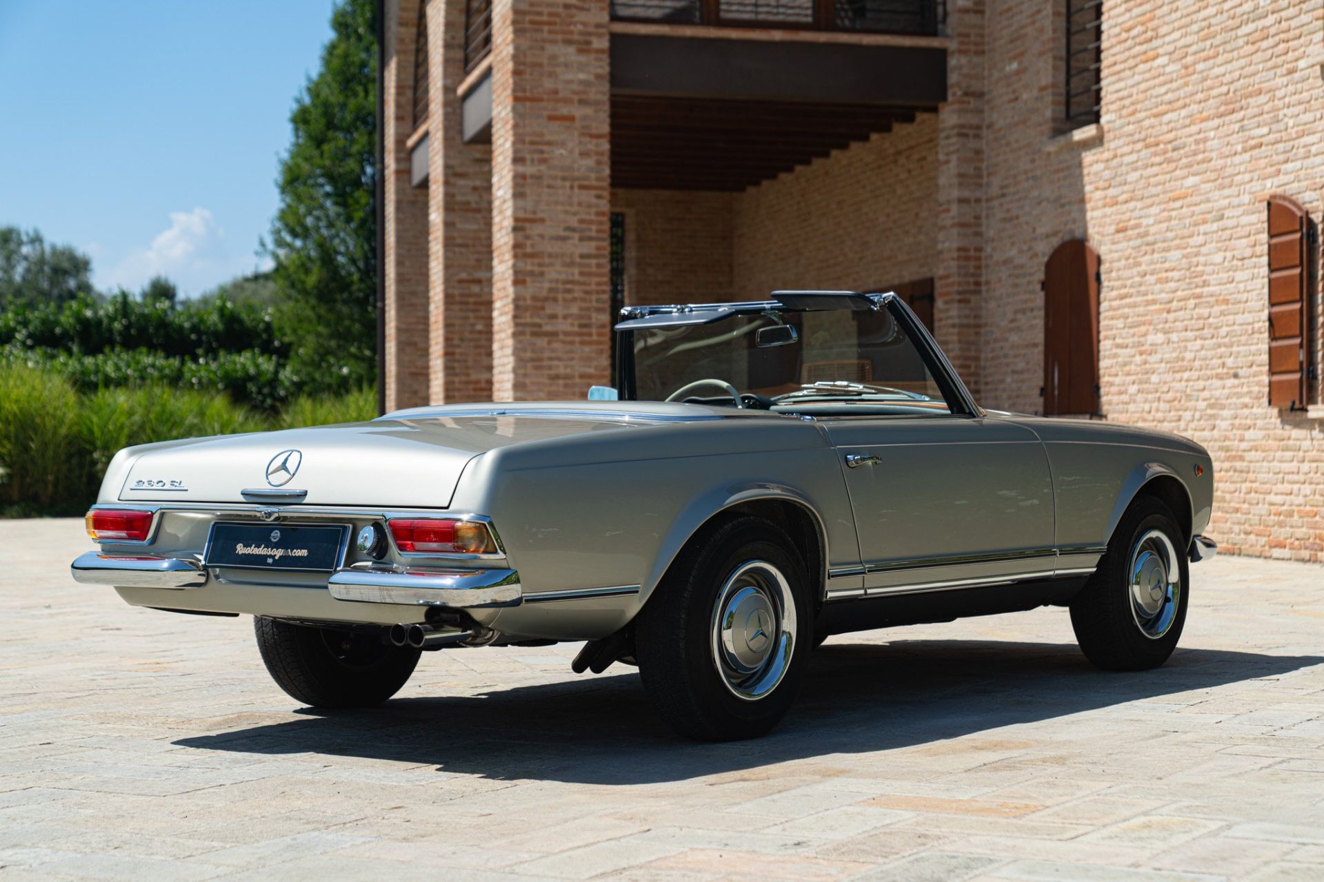 1965 MERCEDES-BENZ 230 SL