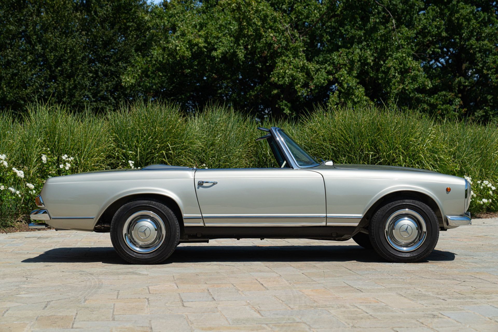 1965 MERCEDES-BENZ 230 SL