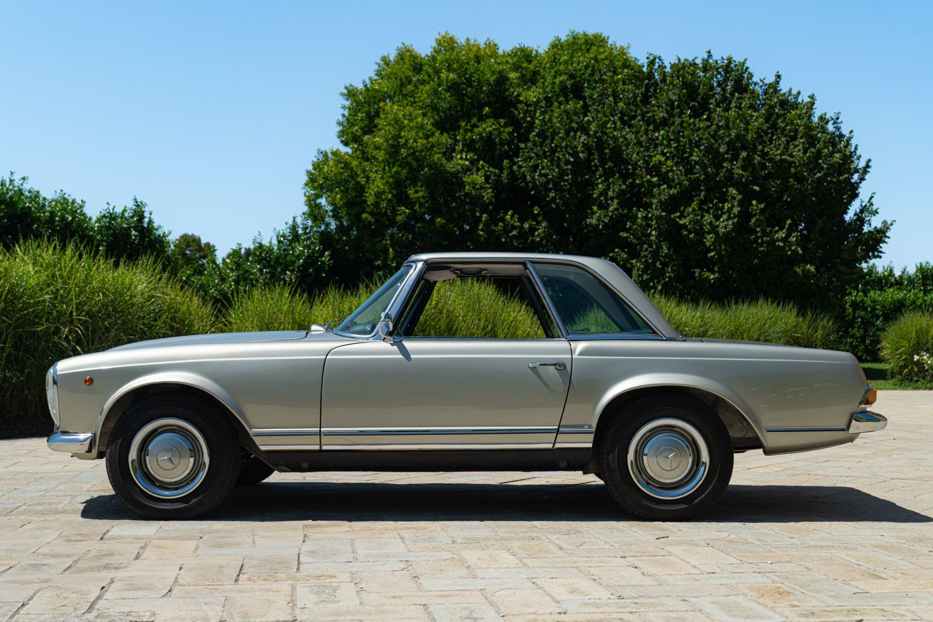 1965 MERCEDES-BENZ 230 SL