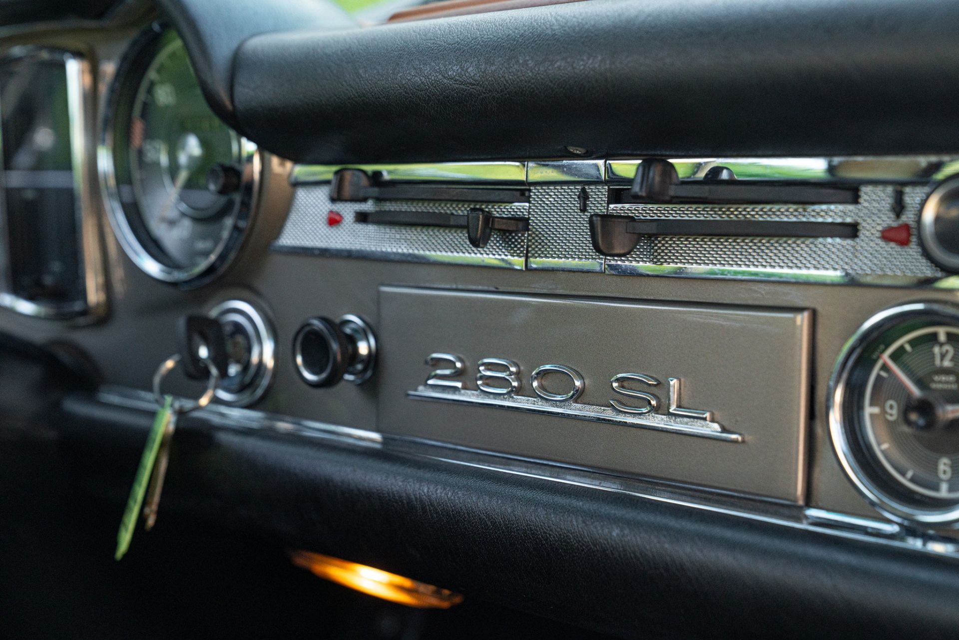 1969 MERCEDES-BENZ 280 SL