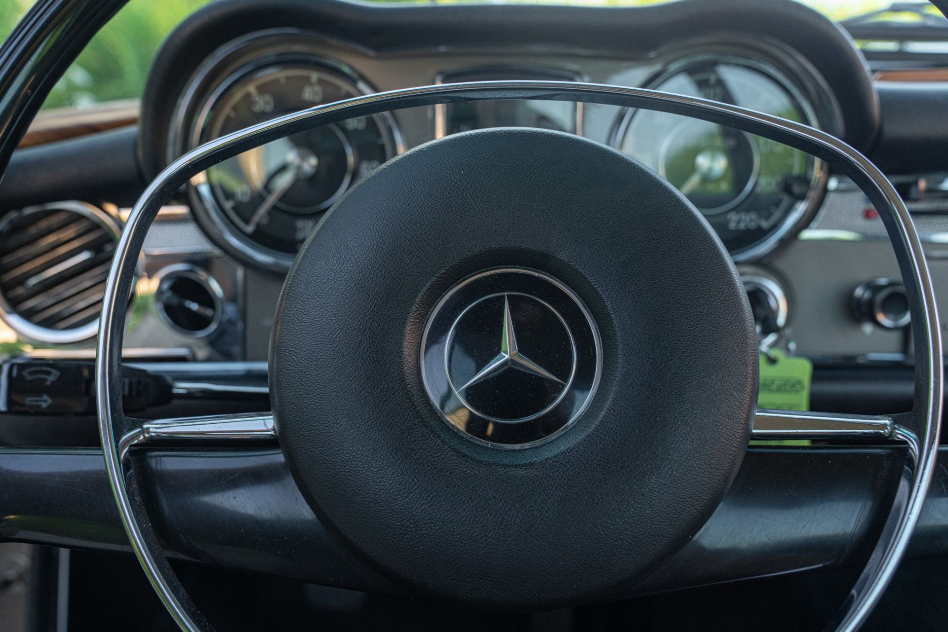 1969 MERCEDES-BENZ 280 SL