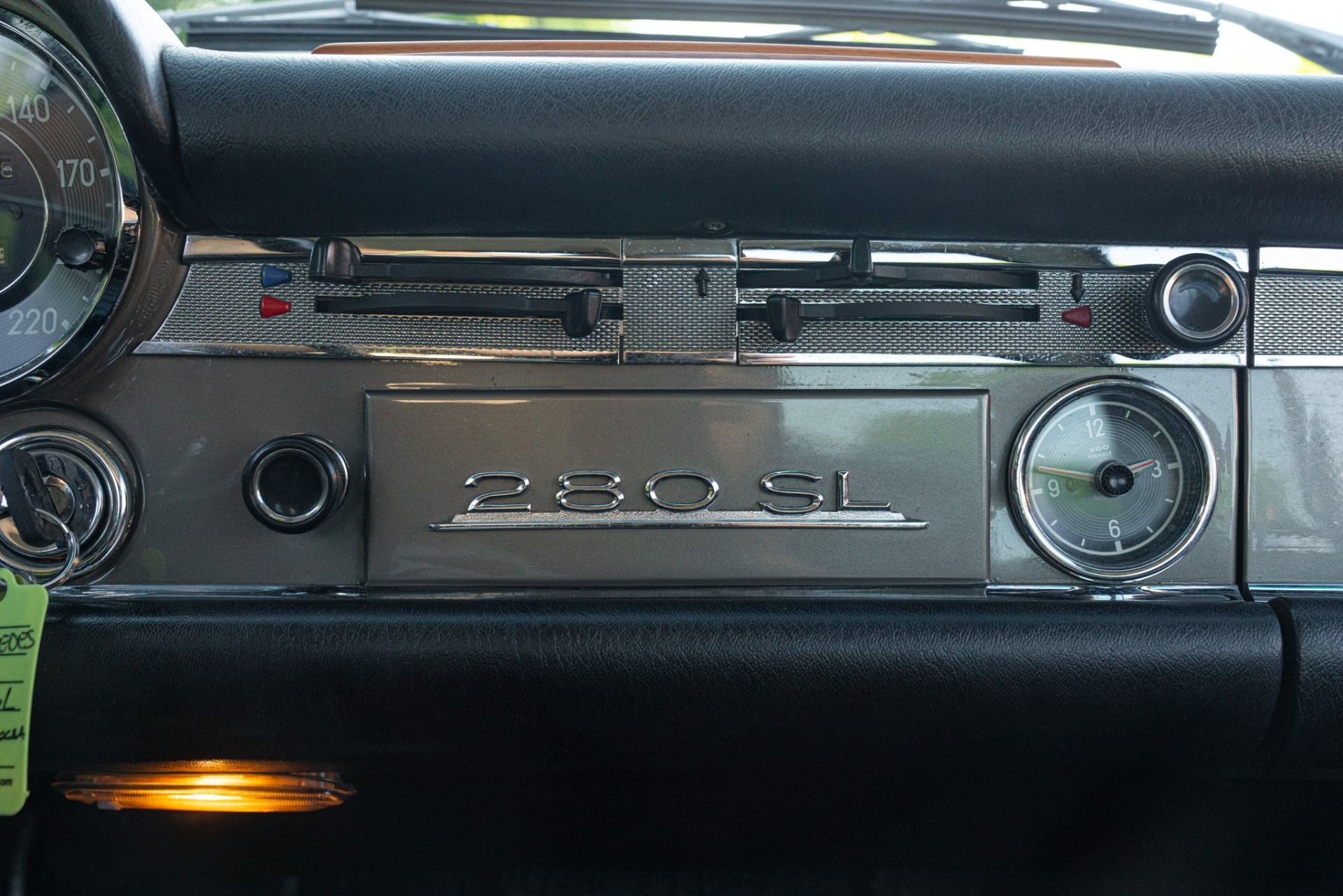 1969 MERCEDES-BENZ 280 SL