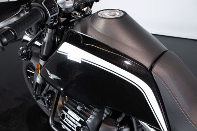 2022 MOTO GUZZI V85 TT GUARDIA D’ONORE 1946