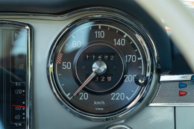1965 MERCEDES-BENZ 230 SL